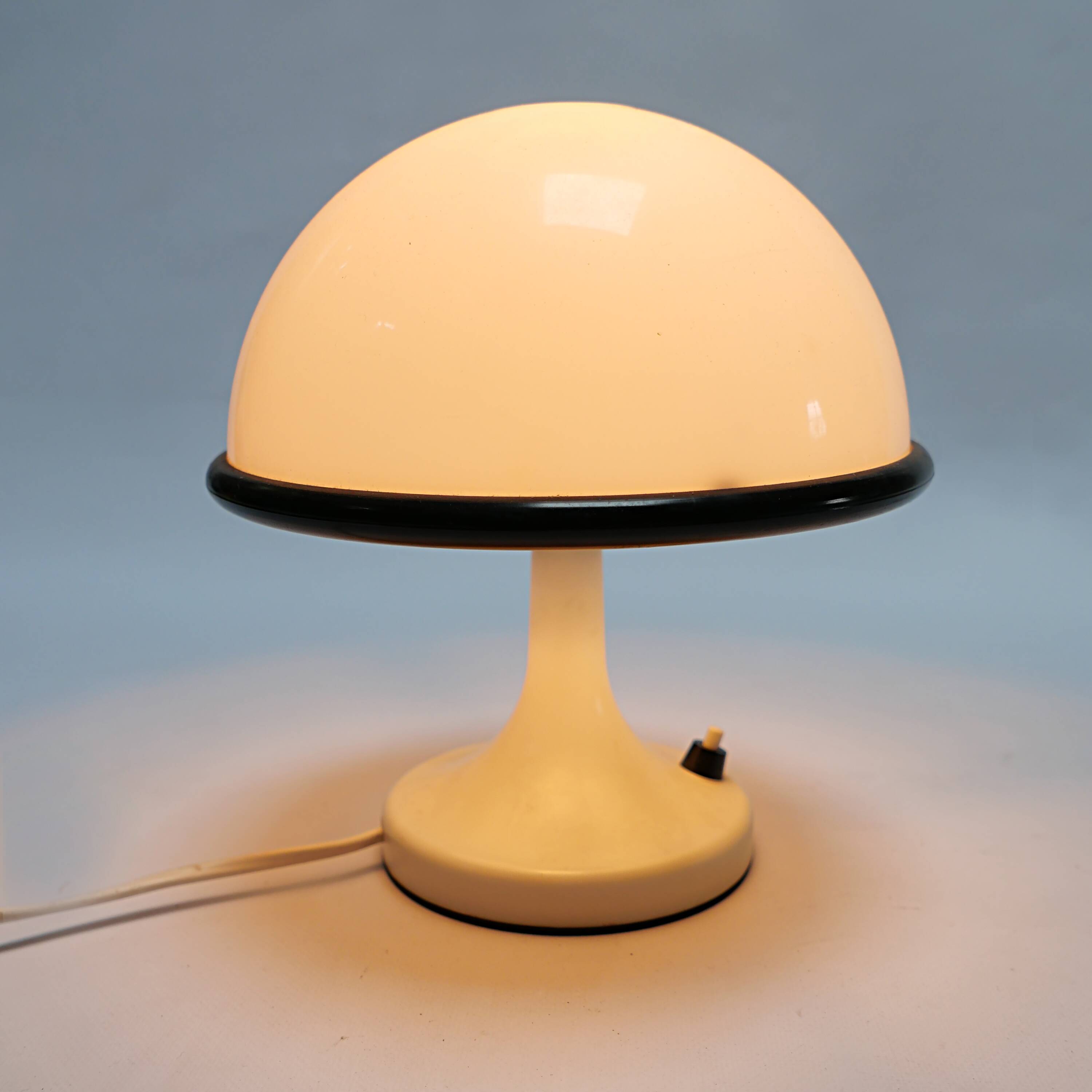 1970s vintage plastic mushroom lamp design