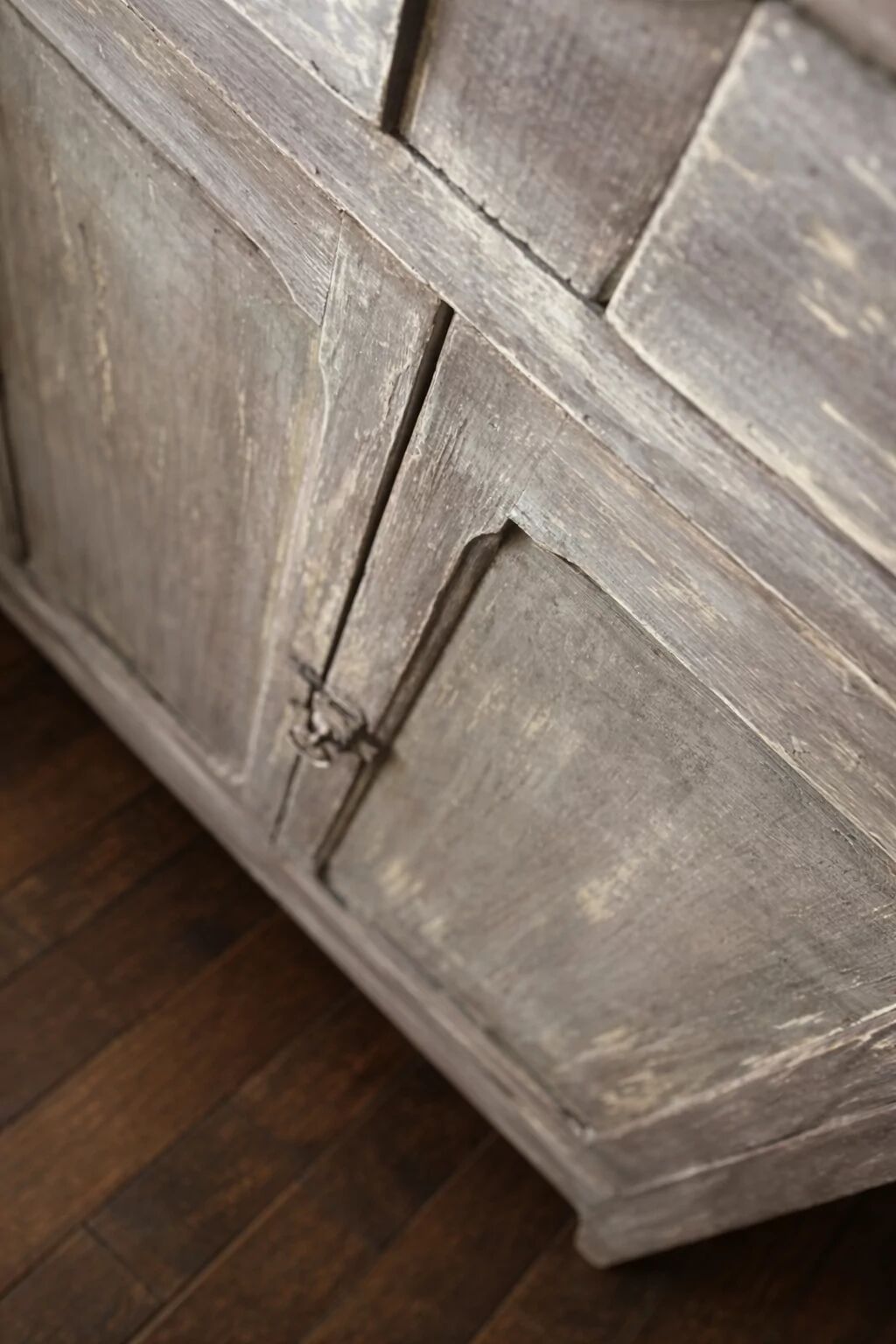 Parisian buffet in beech from the early 20th century with an antique finish.