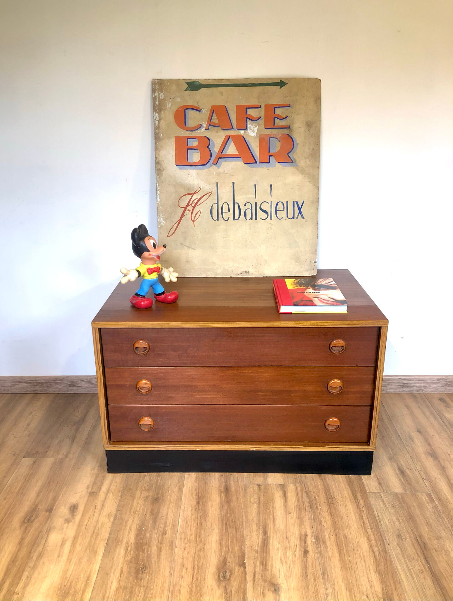 Low chest of drawers