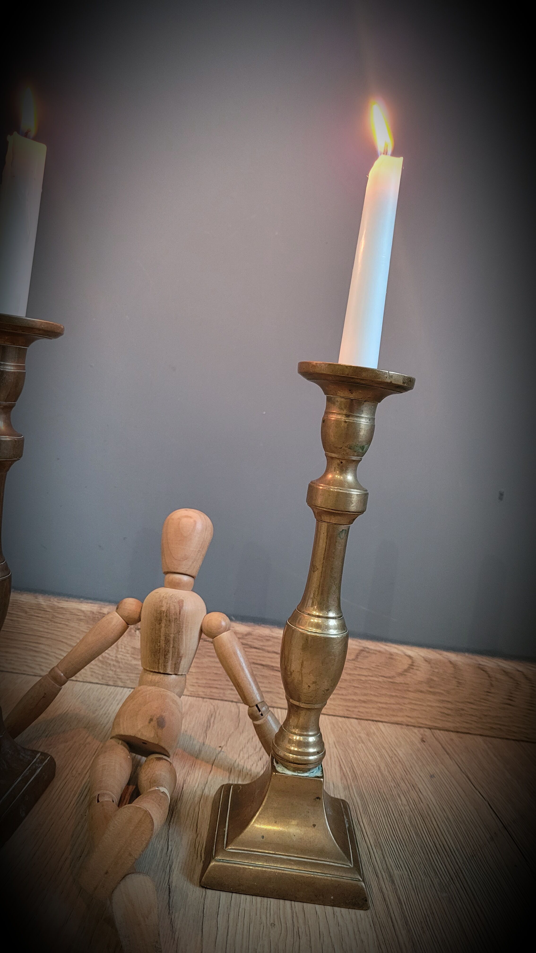 Duo of brass candlesticks 60
