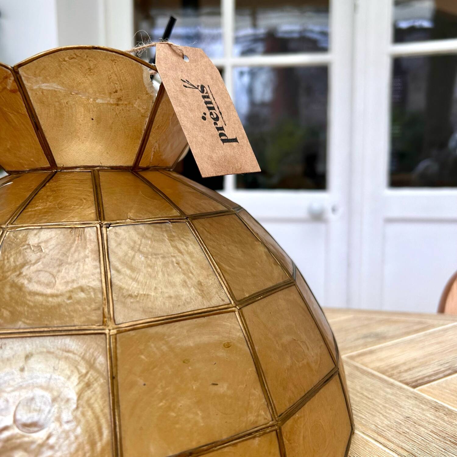 Gold mother-of-pearl pendant