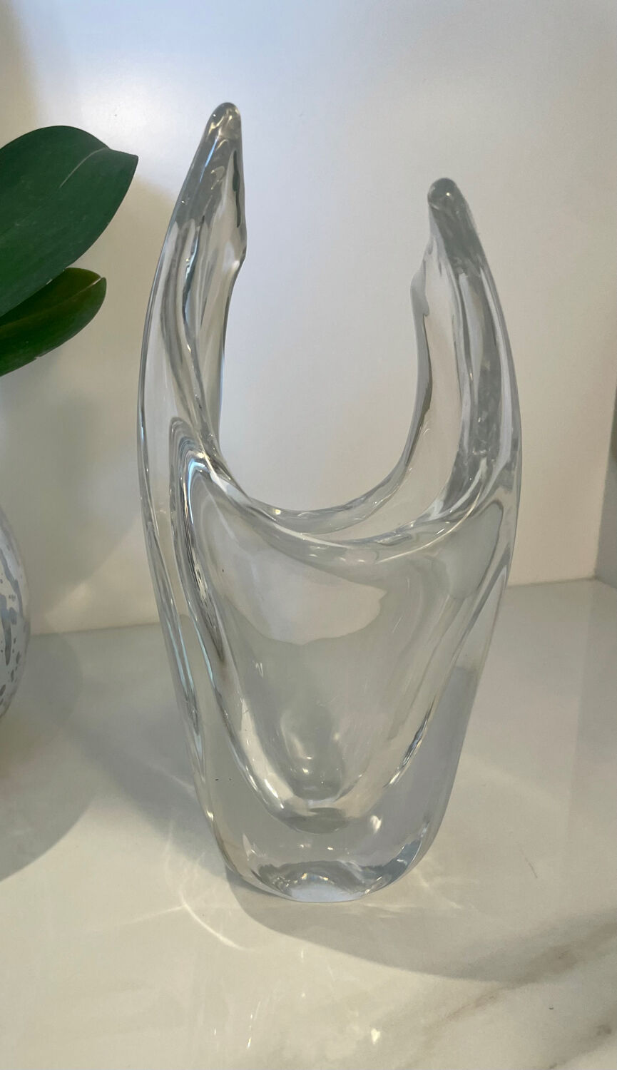 Asymmetrical crystal vase by Schneider from the 1960s - 1970s.