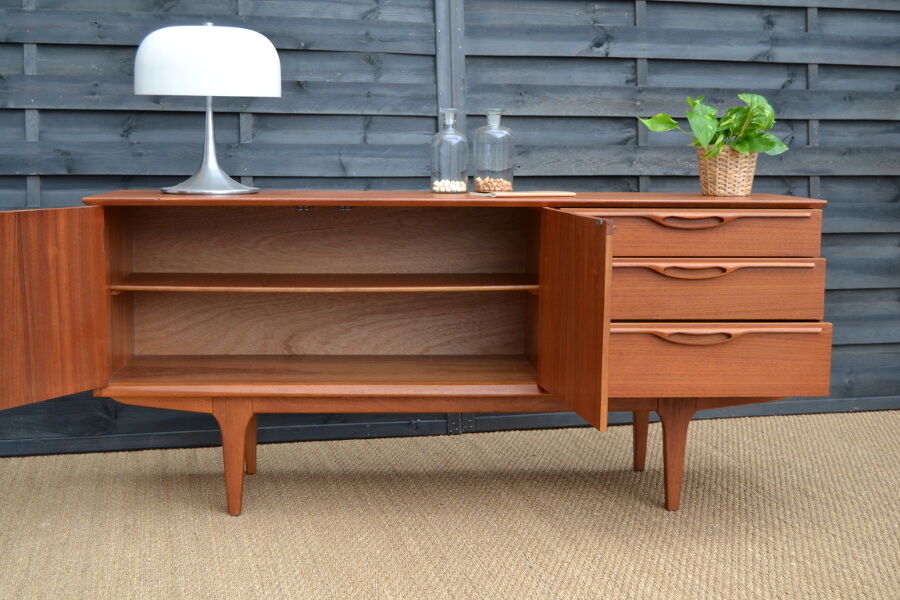 Enfilade anglaise par Jentique en teck