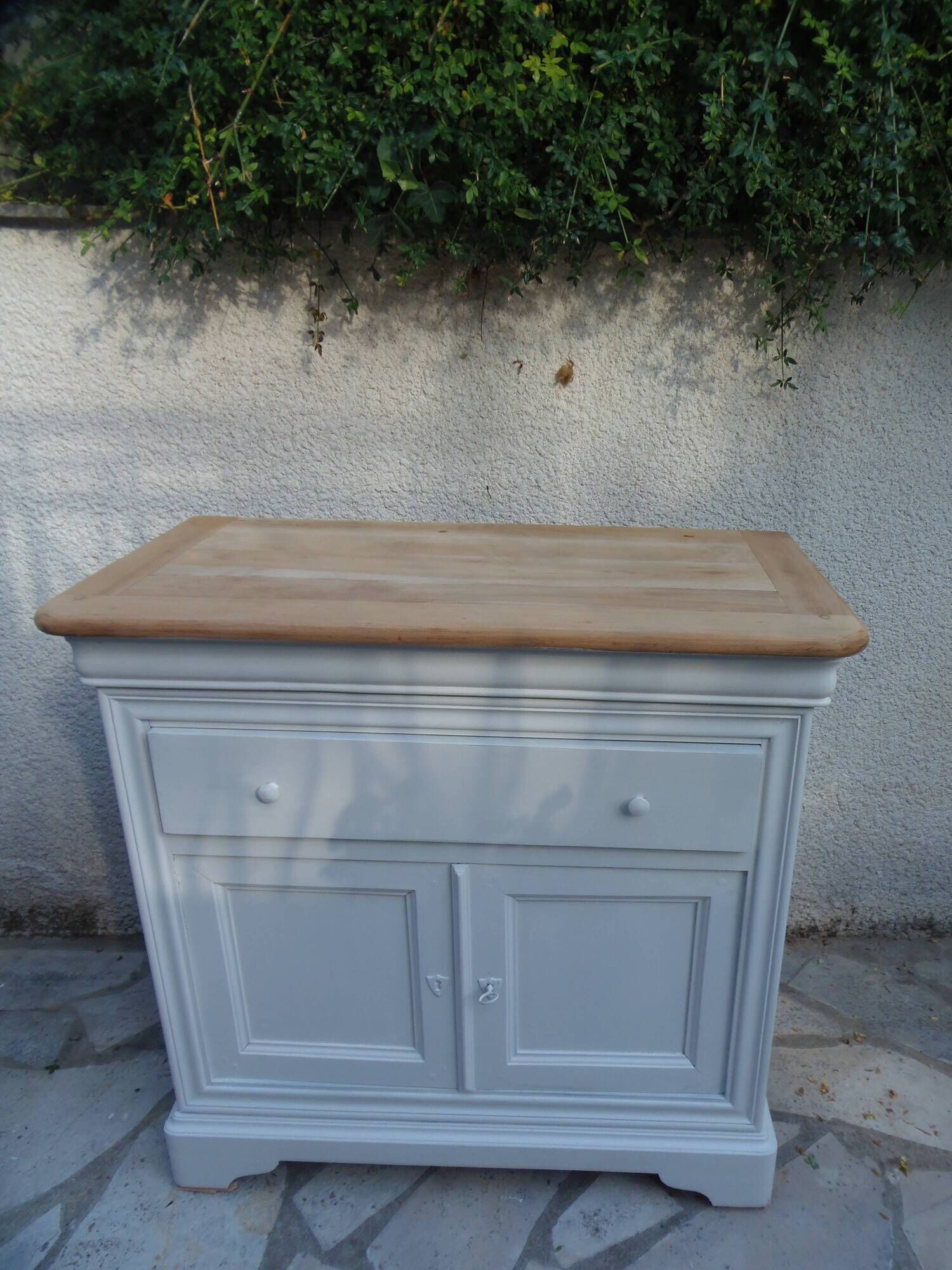 Buffet style Louis-Philippe in cherry wood – pearl grey & natural wood.