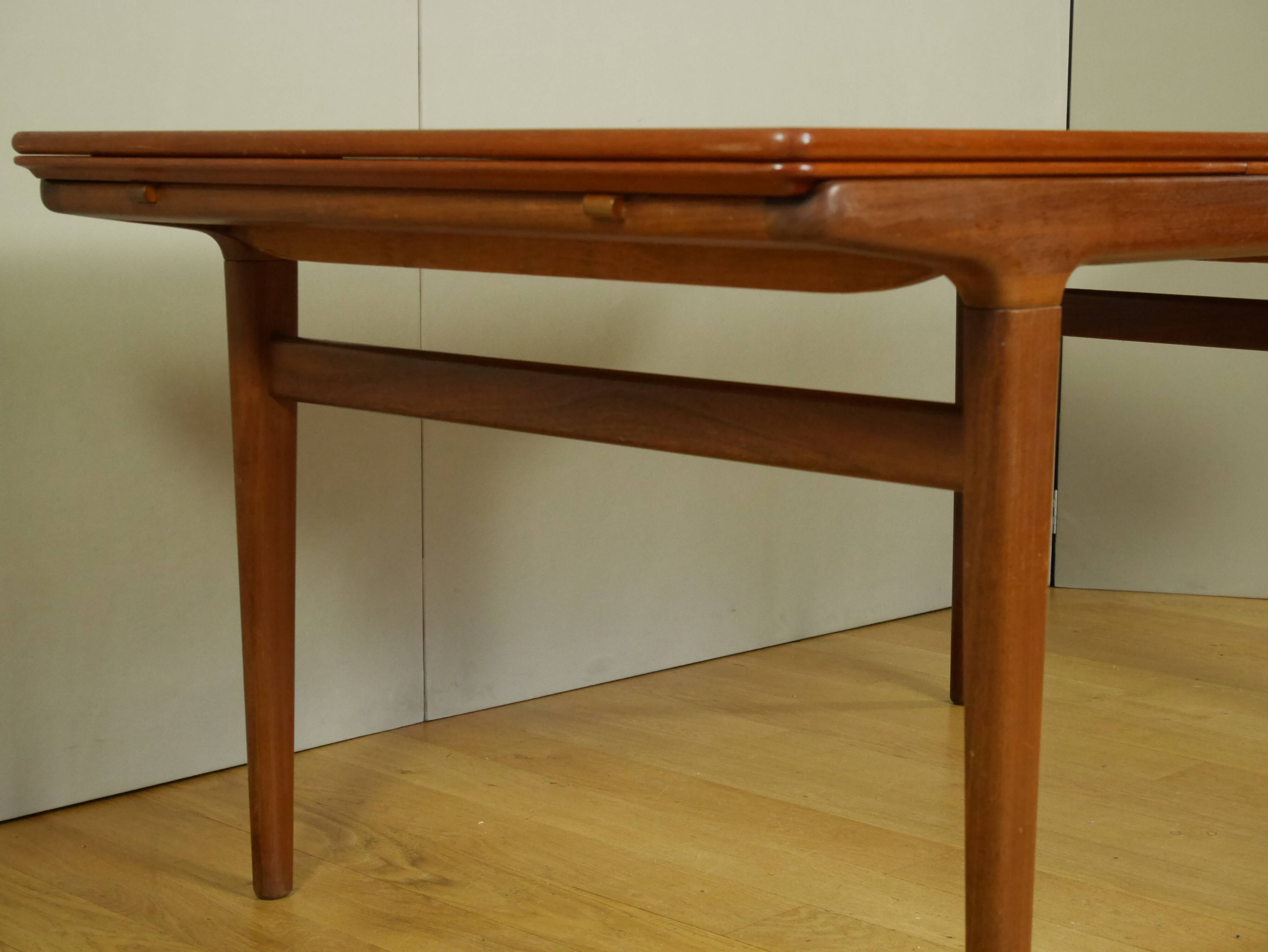 Scandinavian dining table by Johannes Andersen 2 extensions 60s