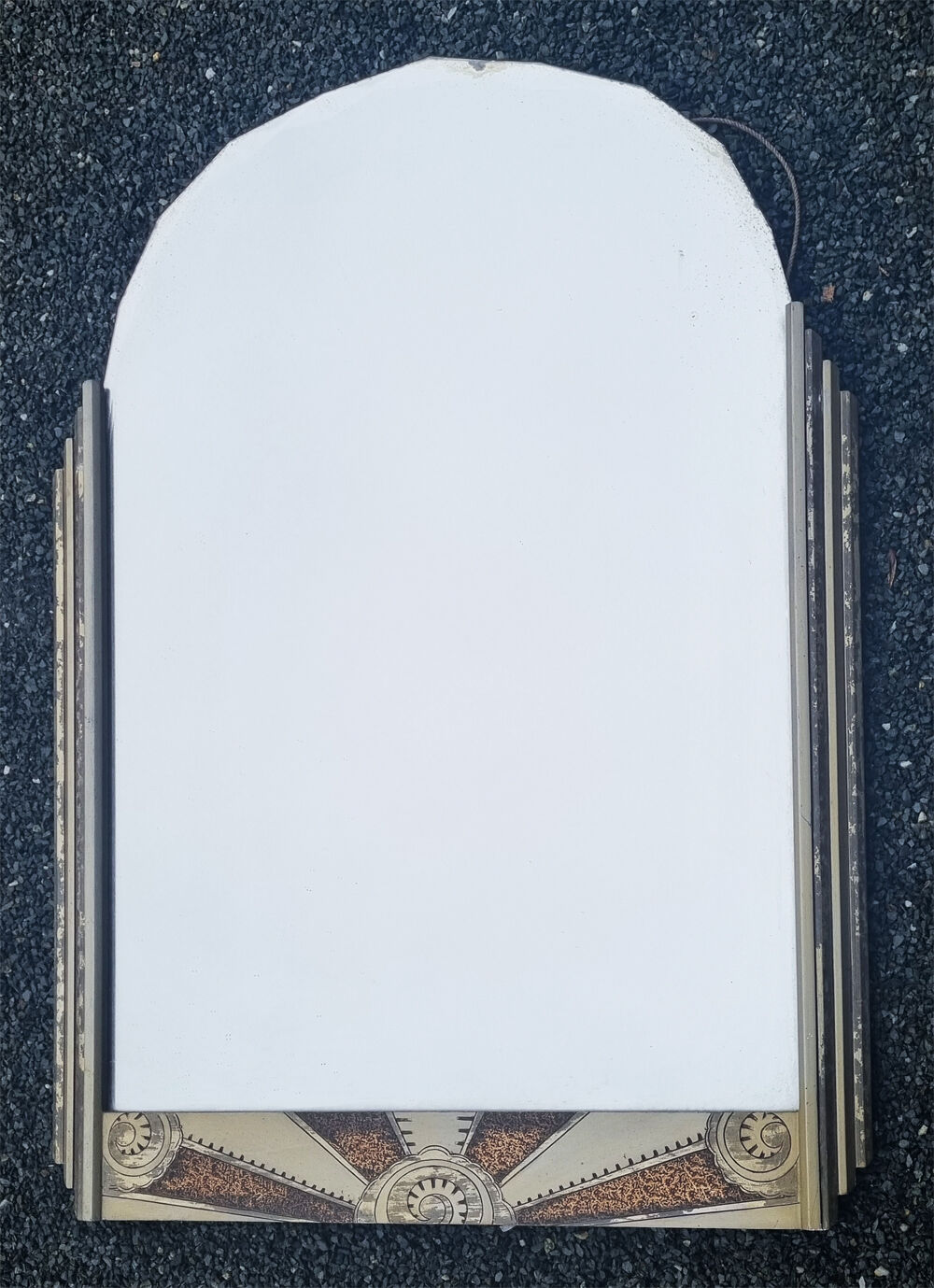 Miroir à suspendre des années 30, art déco, en bois ciselé, miroir biseauté
