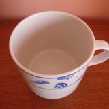 2 coffee or tea cups in porcelain deco seaside