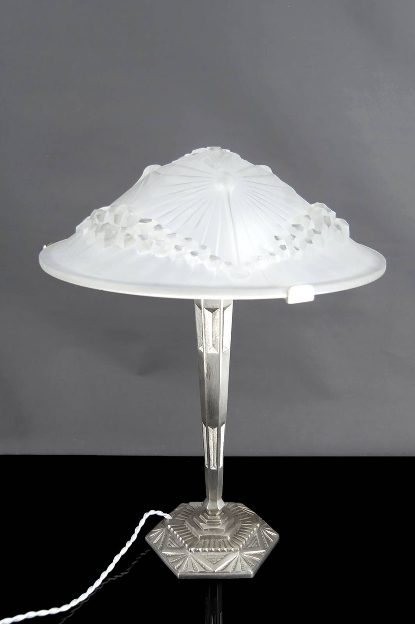 Important Art Deco lamp, nickel-plated bronze, Schneider glass, Fr, c. 1930
