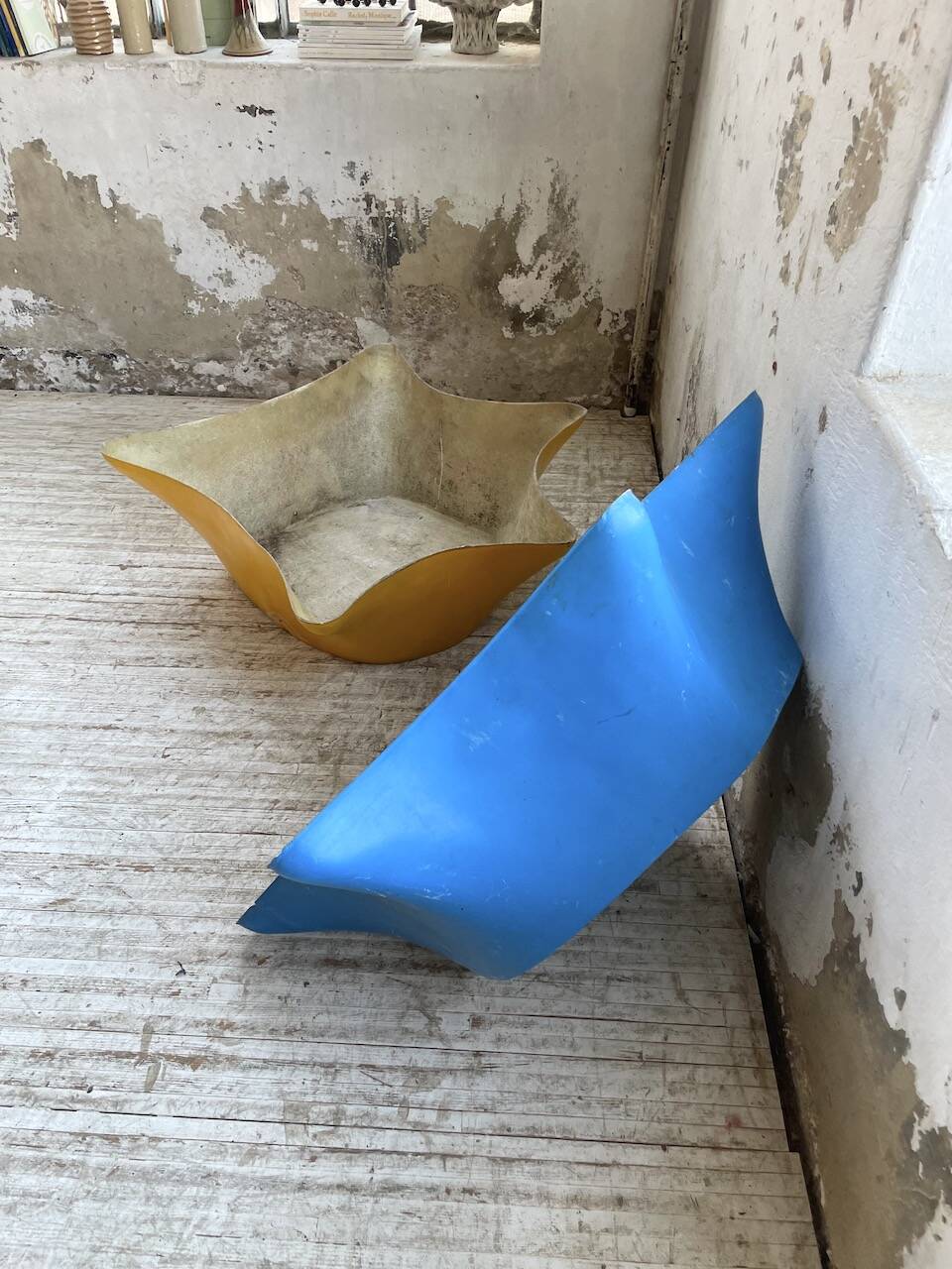 Set of 2 free-form fiberglass planters