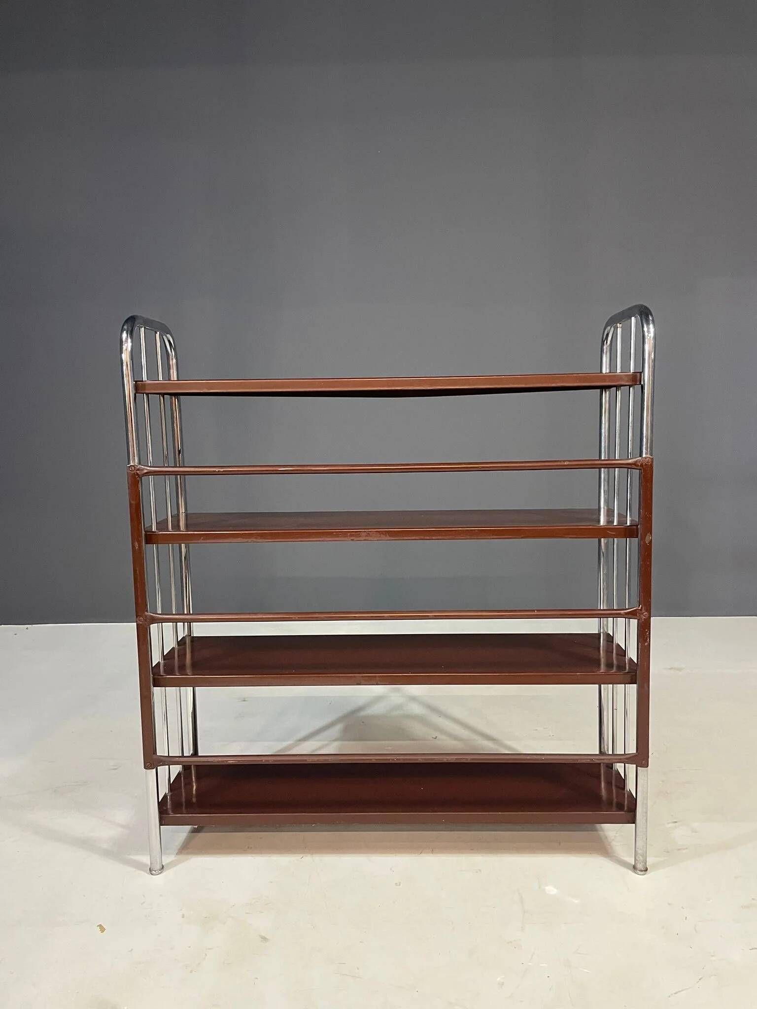 Chromed Bauhaus shelf in bent steel and sheet metal, Europe 1930s