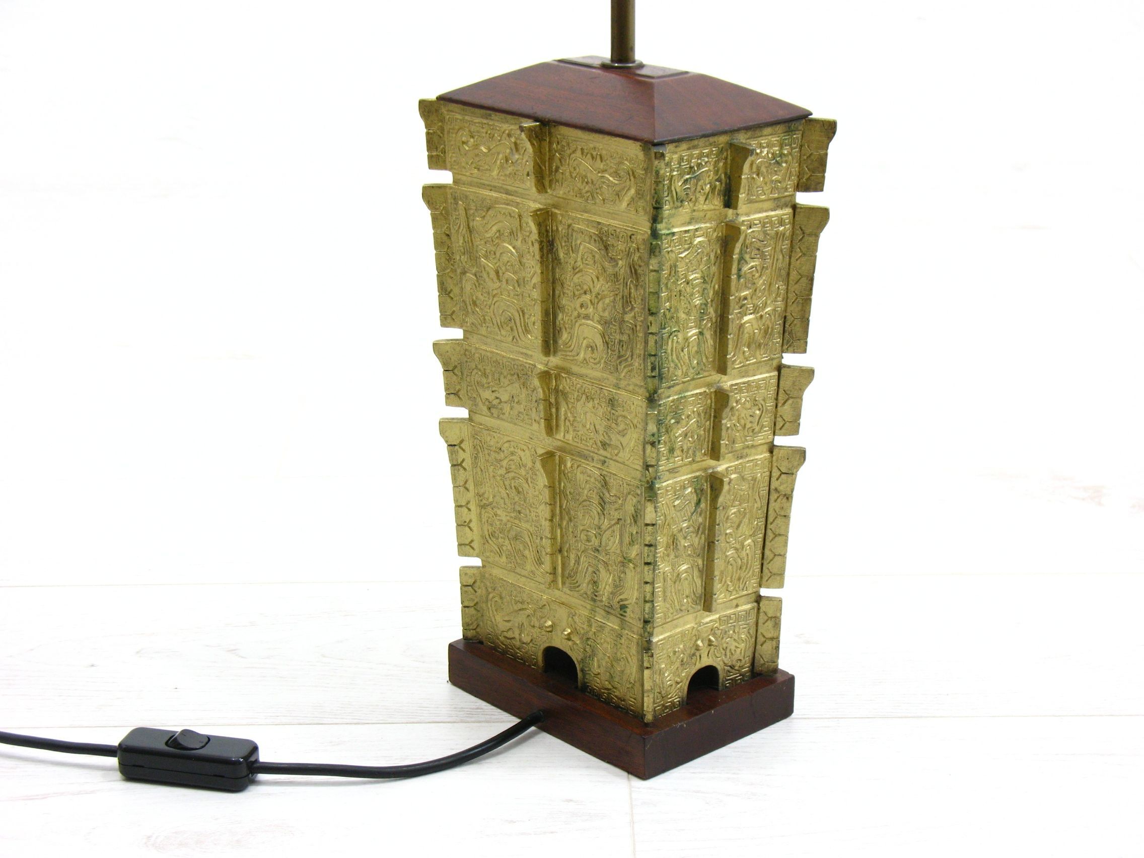 Lampe en bronze de style archaïque chinois 1940 / 1950 s