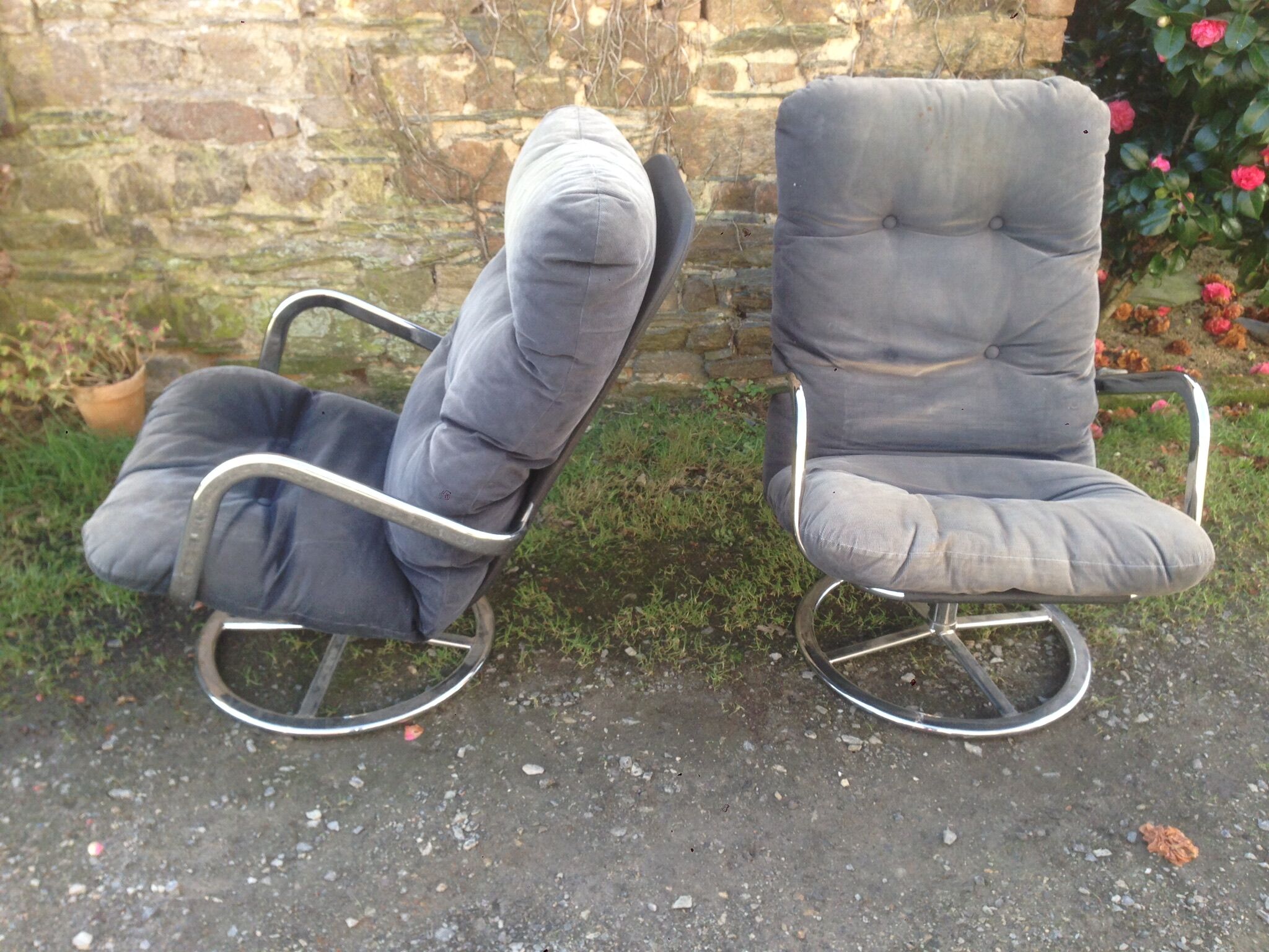 Chrome steel swivel tubular chairs