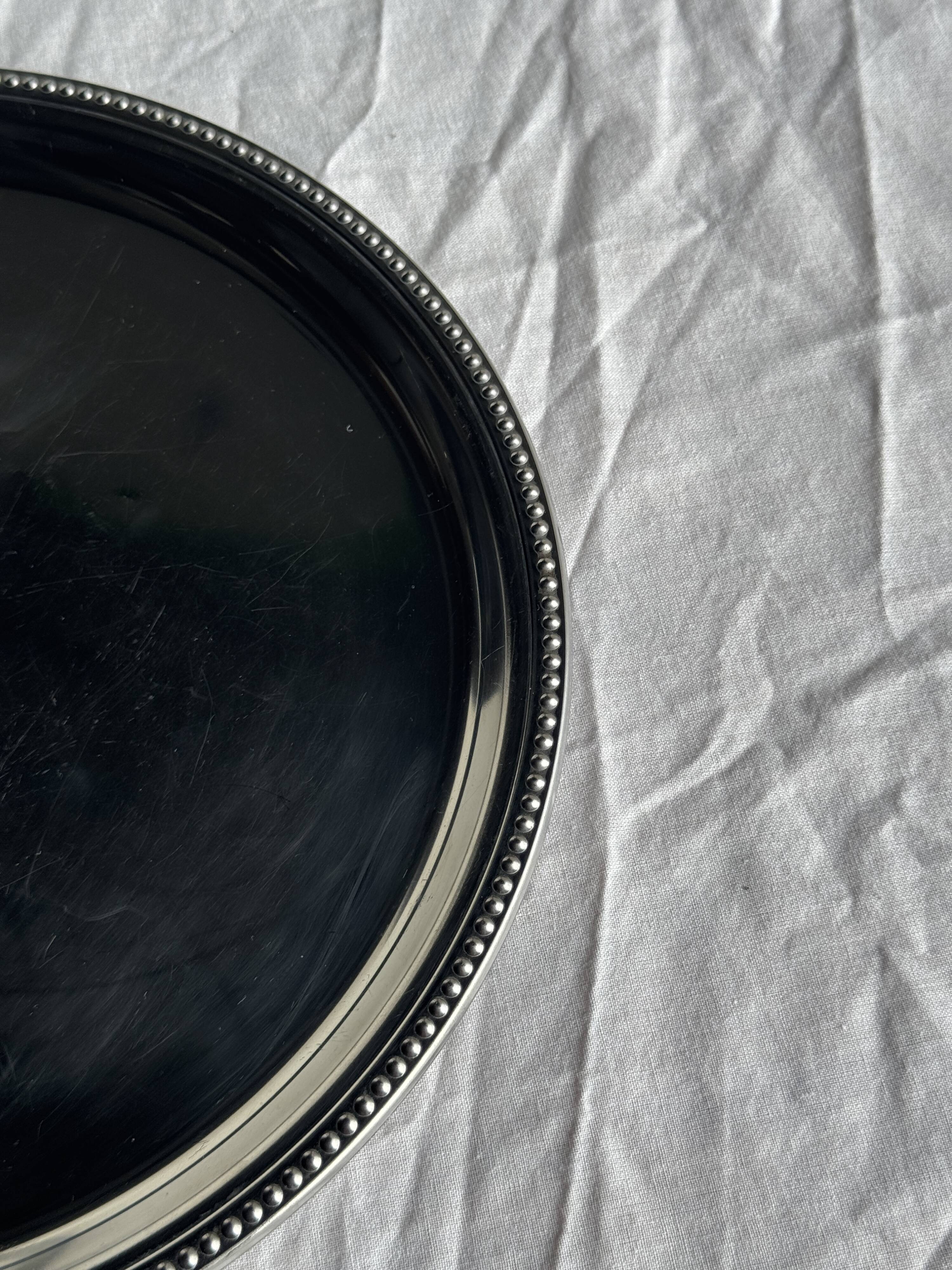 Vintage circular plate with pearl stripe D27