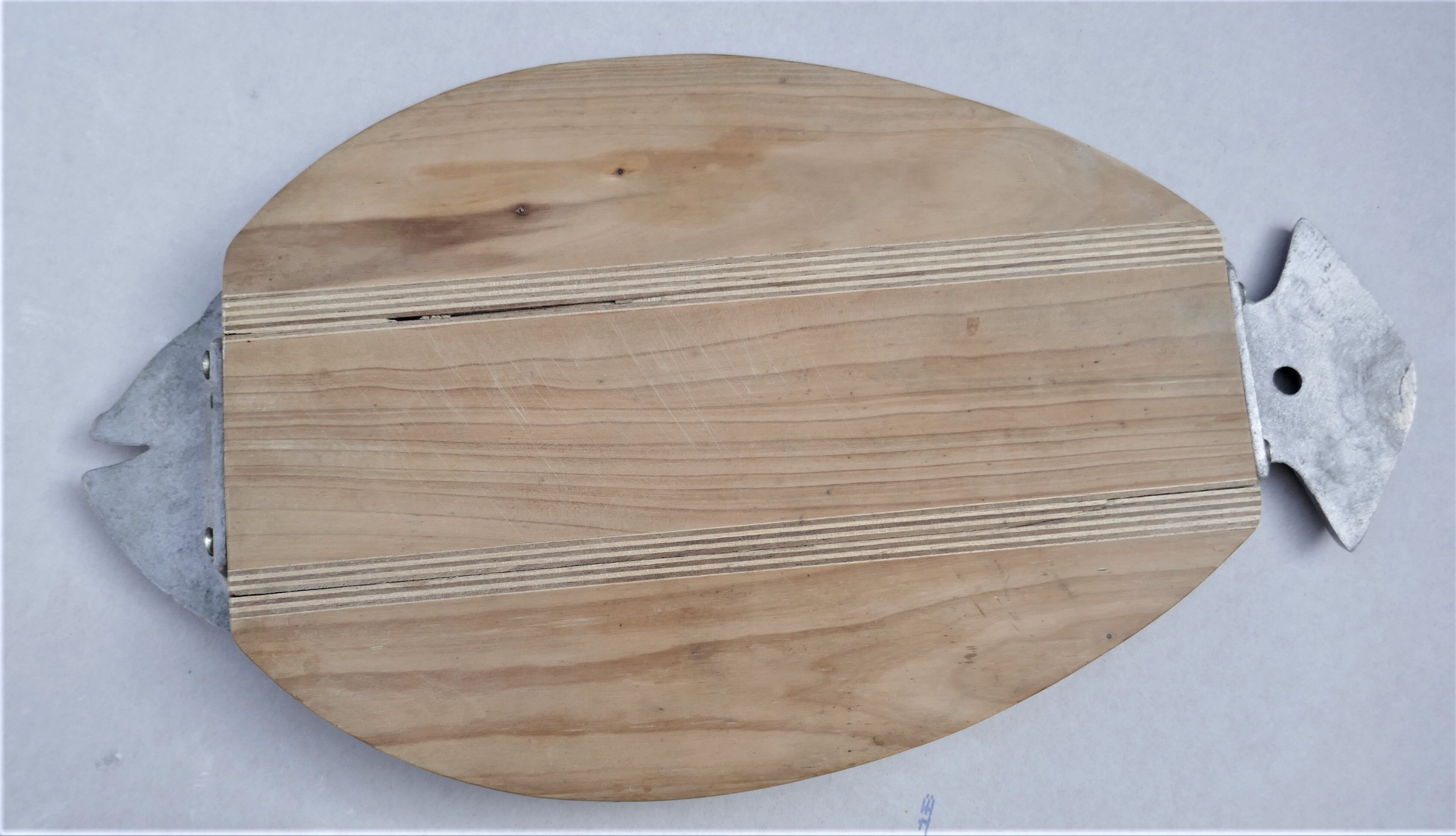 Vintage fish-shaped tray cutting board