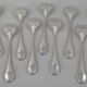 Ercuis Trianon, Rubans, 12 silver-plated oyster forks, excellent condition.