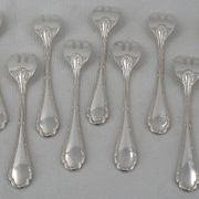 Ercuis Trianon, Rubans, 12 silver-plated oyster forks, excellent condition.