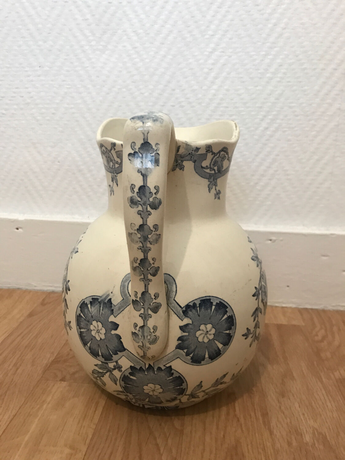 Chantilly toilet bowl