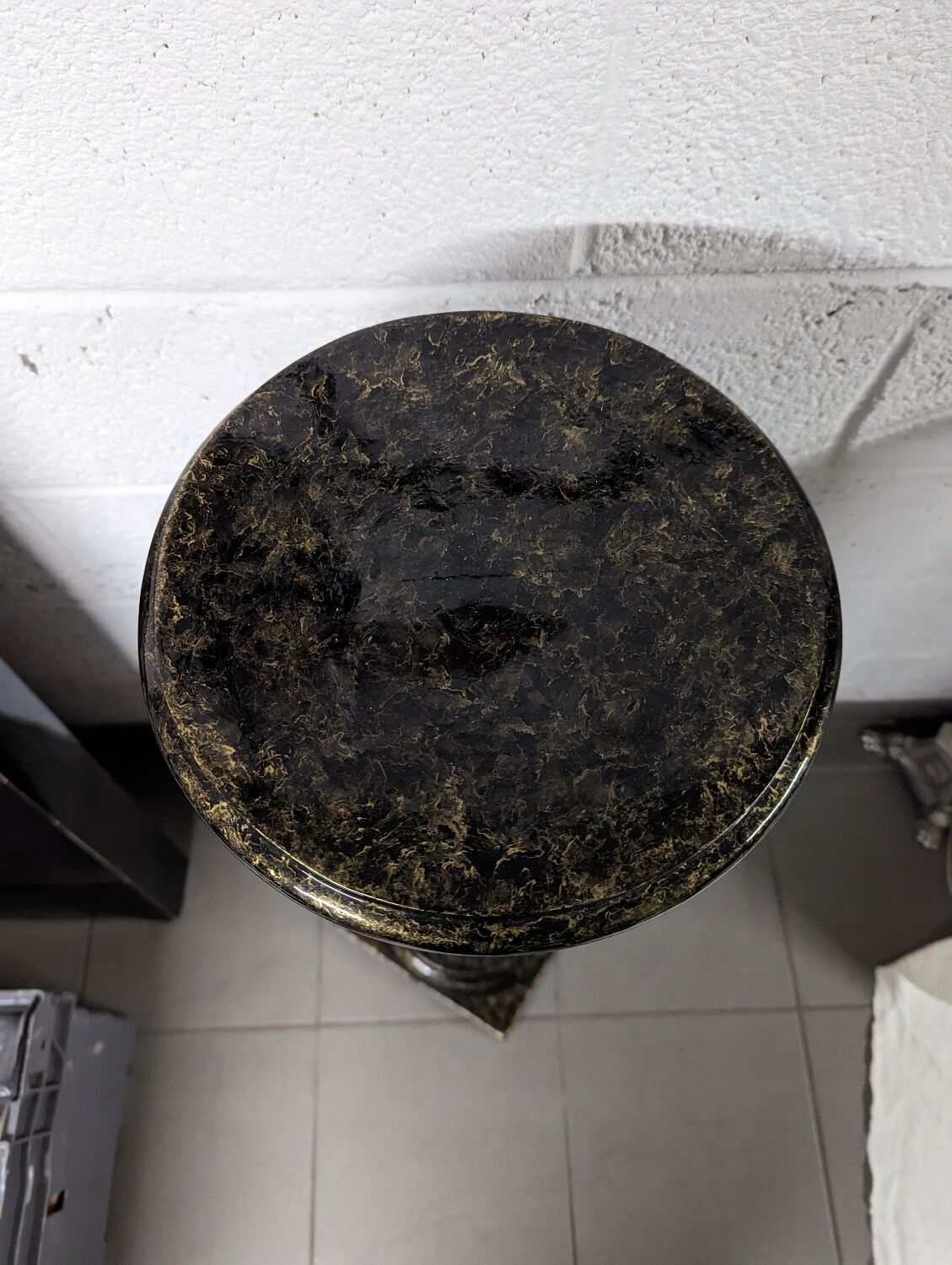 Marble effect column