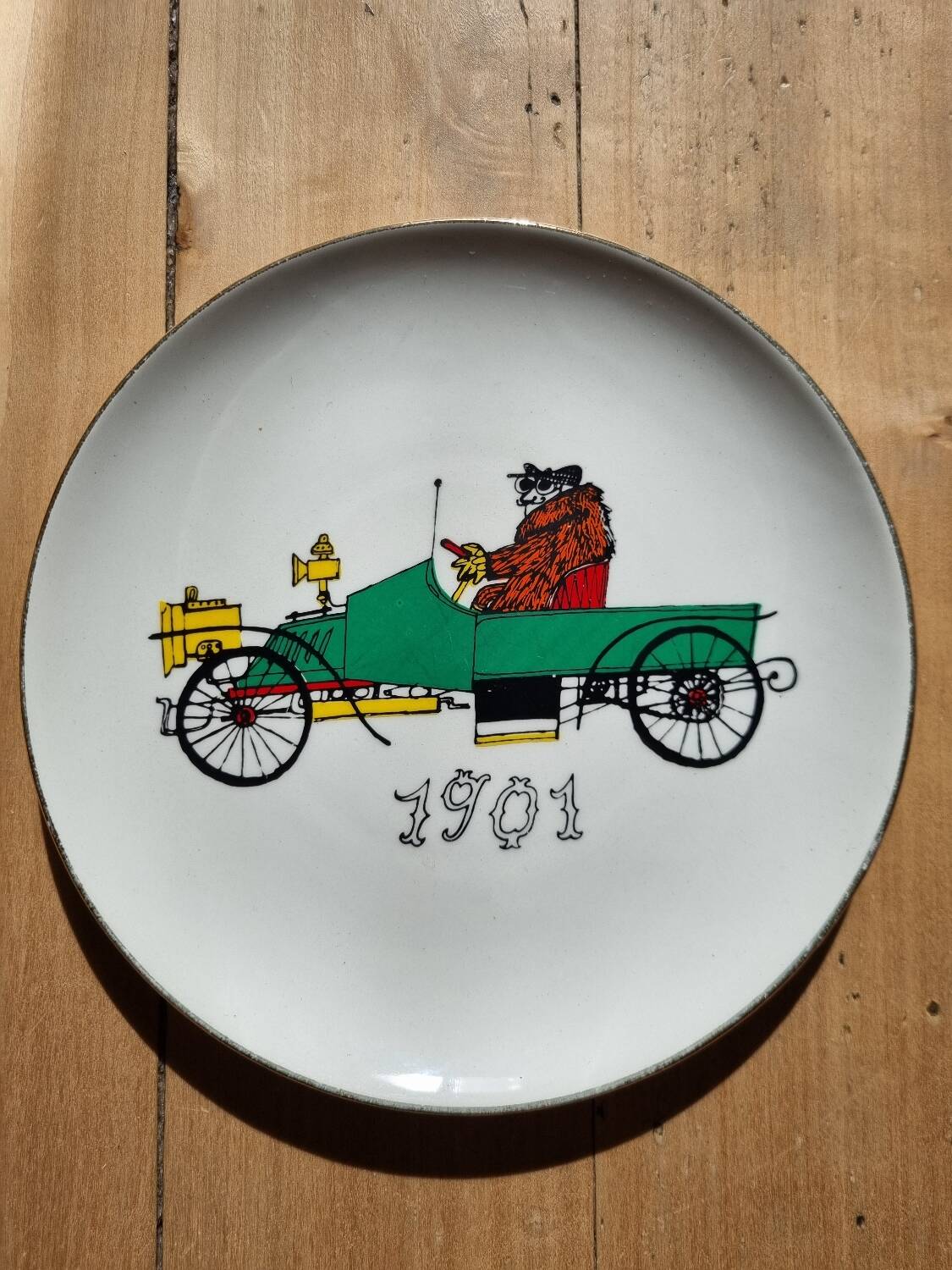 Dessert plates and their Gien earthenware dish illustrated by J. Charmoz automobile theme