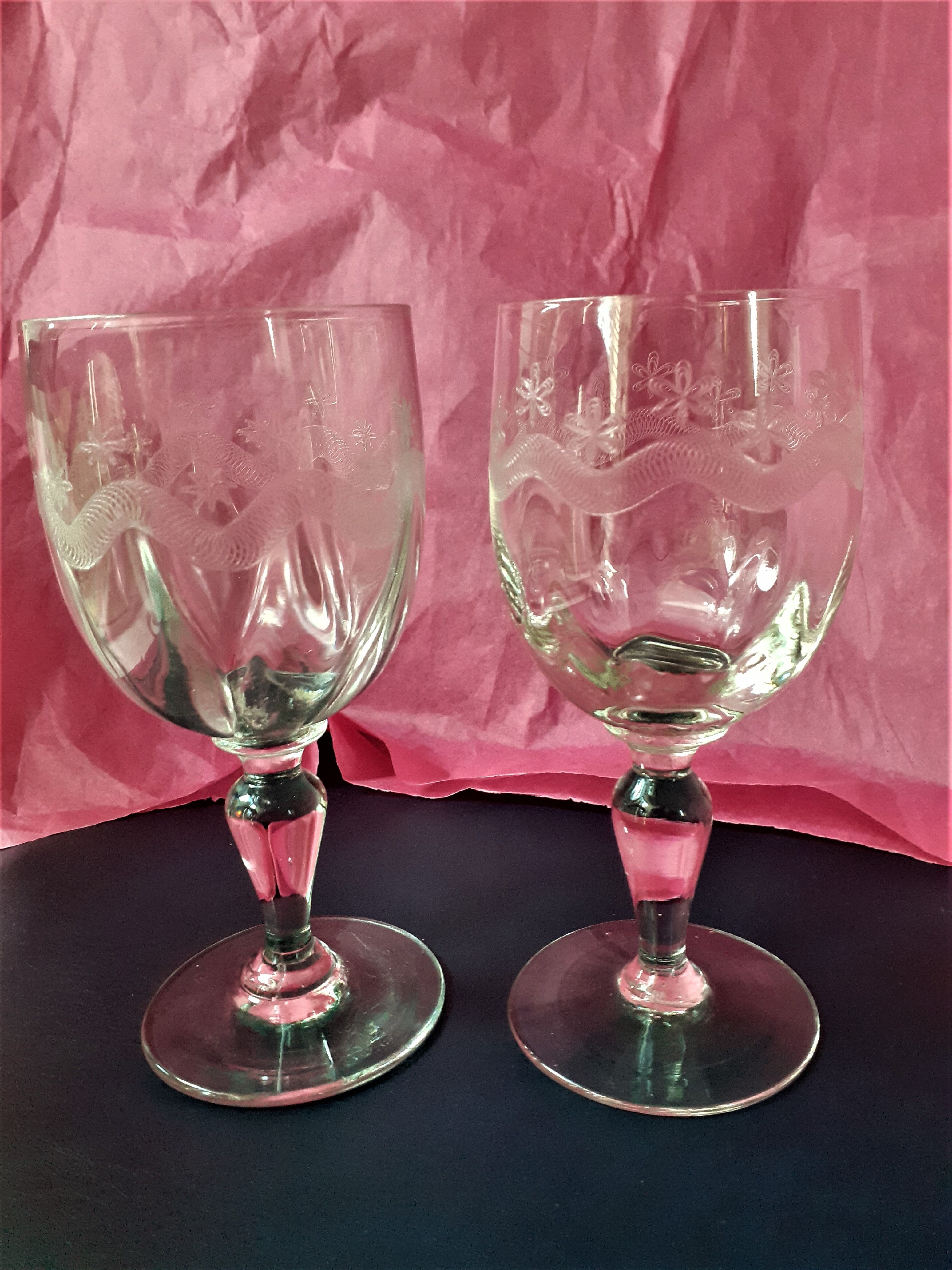 2 Glasses on foot old frieze garland and flowers decoration emma