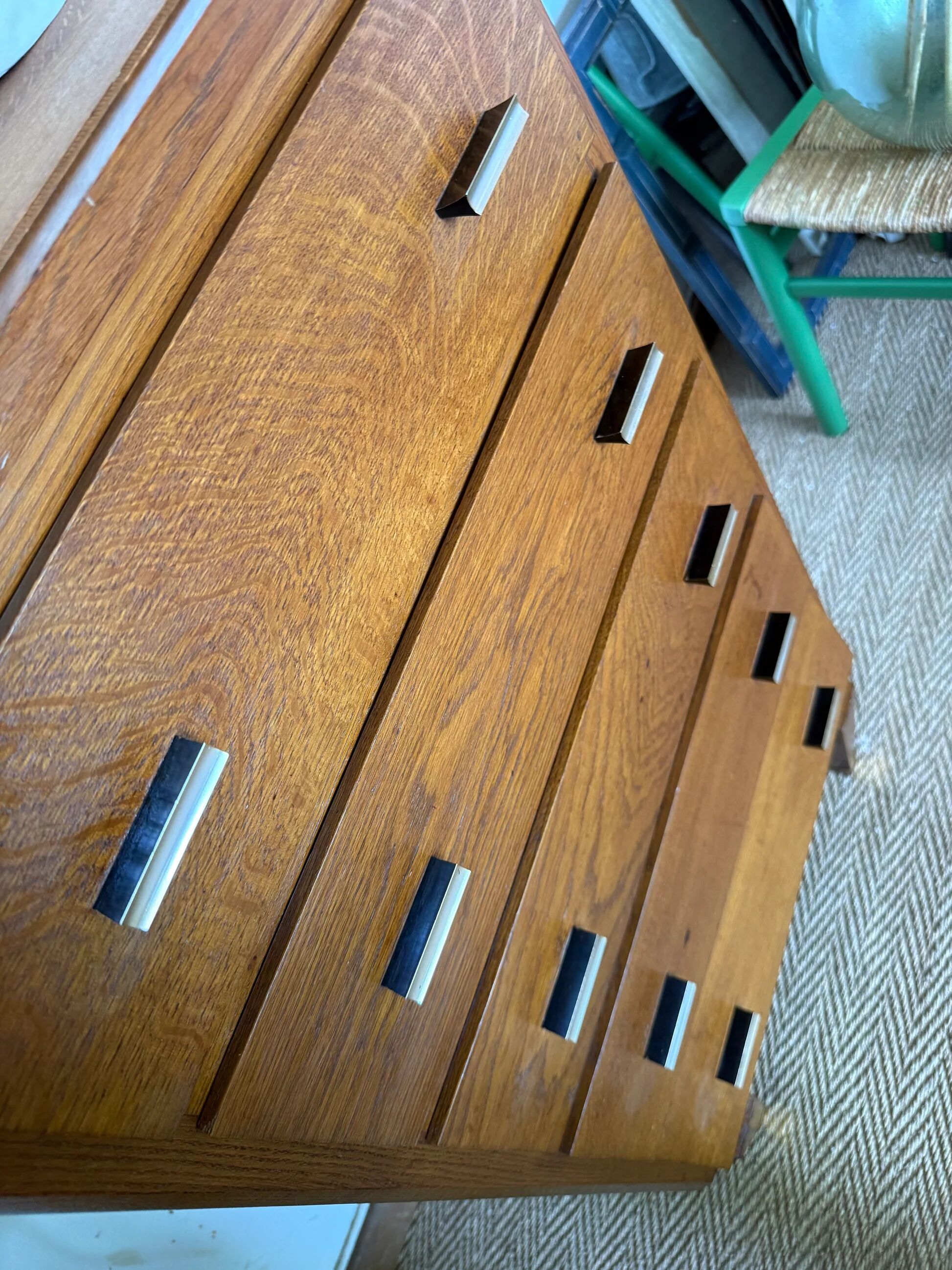 Vintage oak chest of drawers with oak veneer