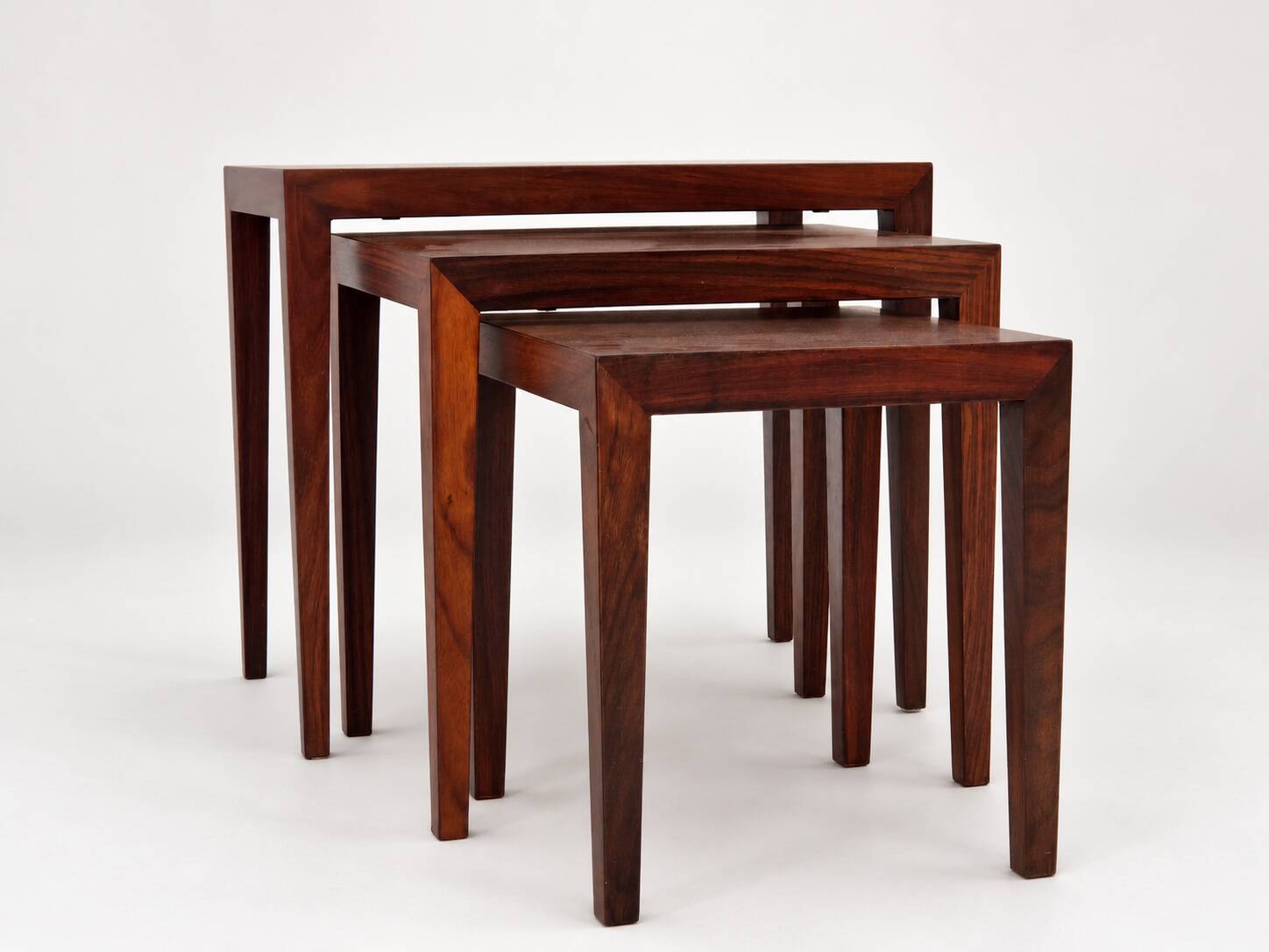 Tables gigognes en palissandre par Severin Hansen, Haslev Møbelsnedker Danemark années 60.