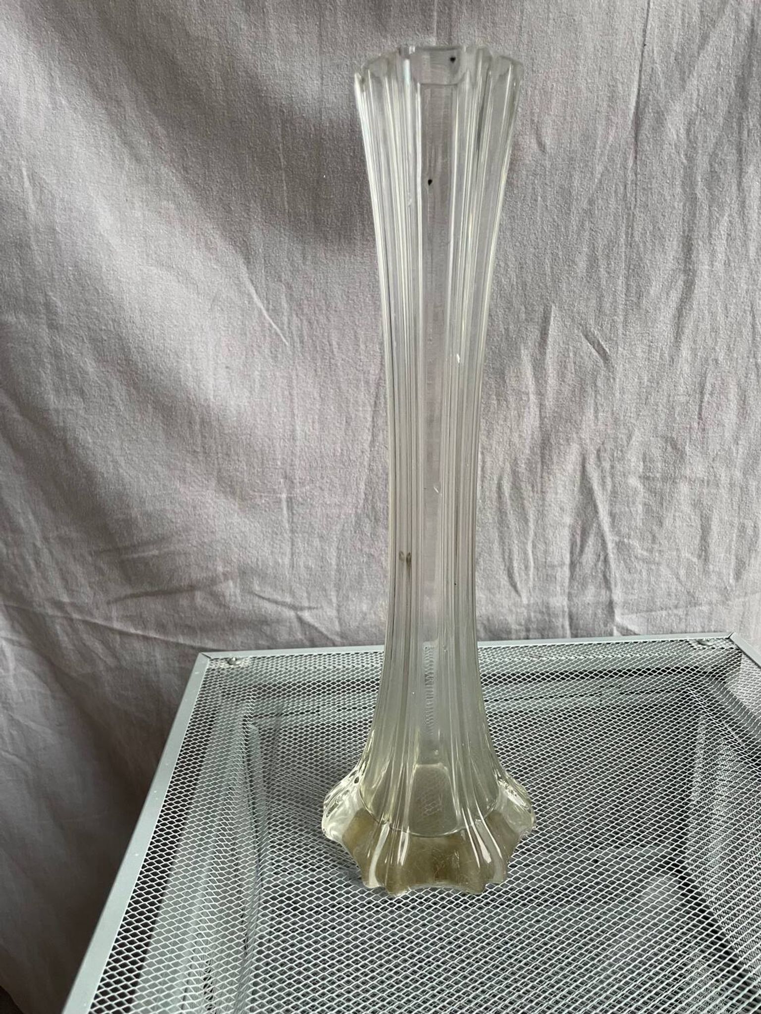 Vase, Soliflore à 6 pans dentelés  XXe siècle