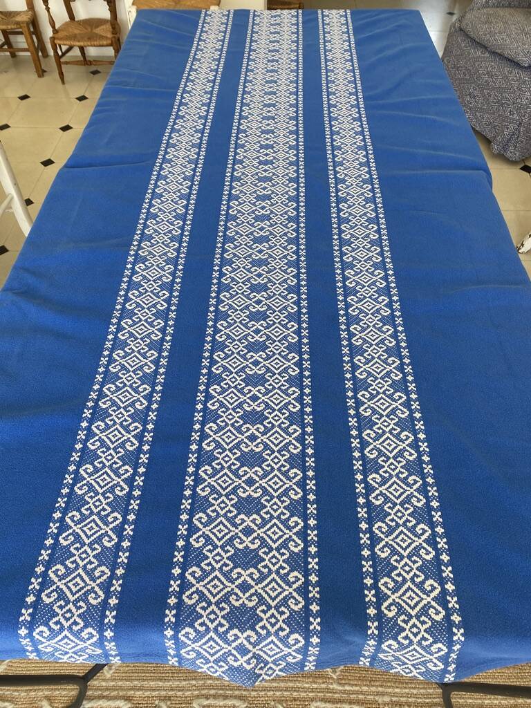Tablecloth and 8 jacquard napkins - 178x137/45x47 - cotton