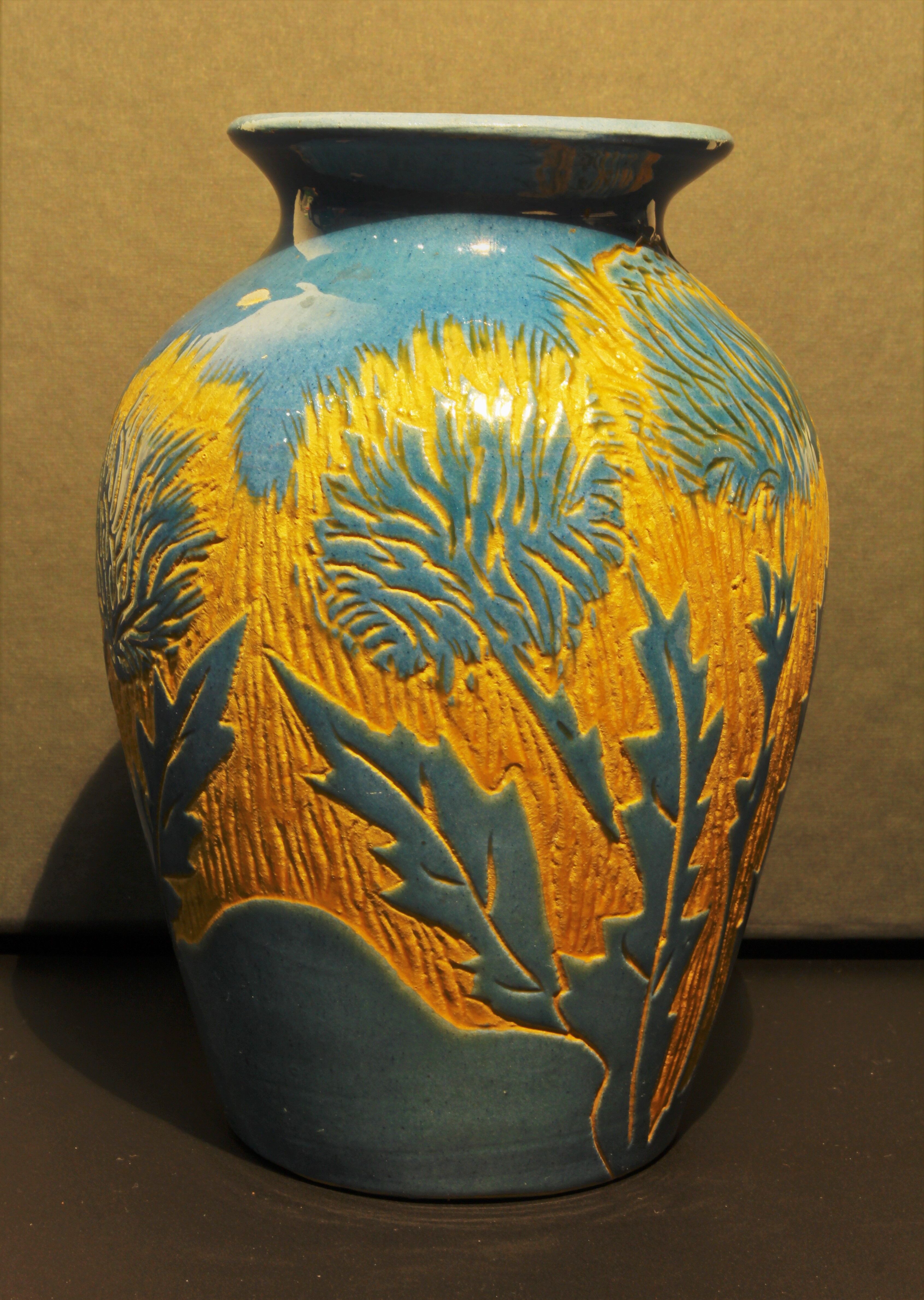 Vase balustre à décor de chardons jaune et bleu