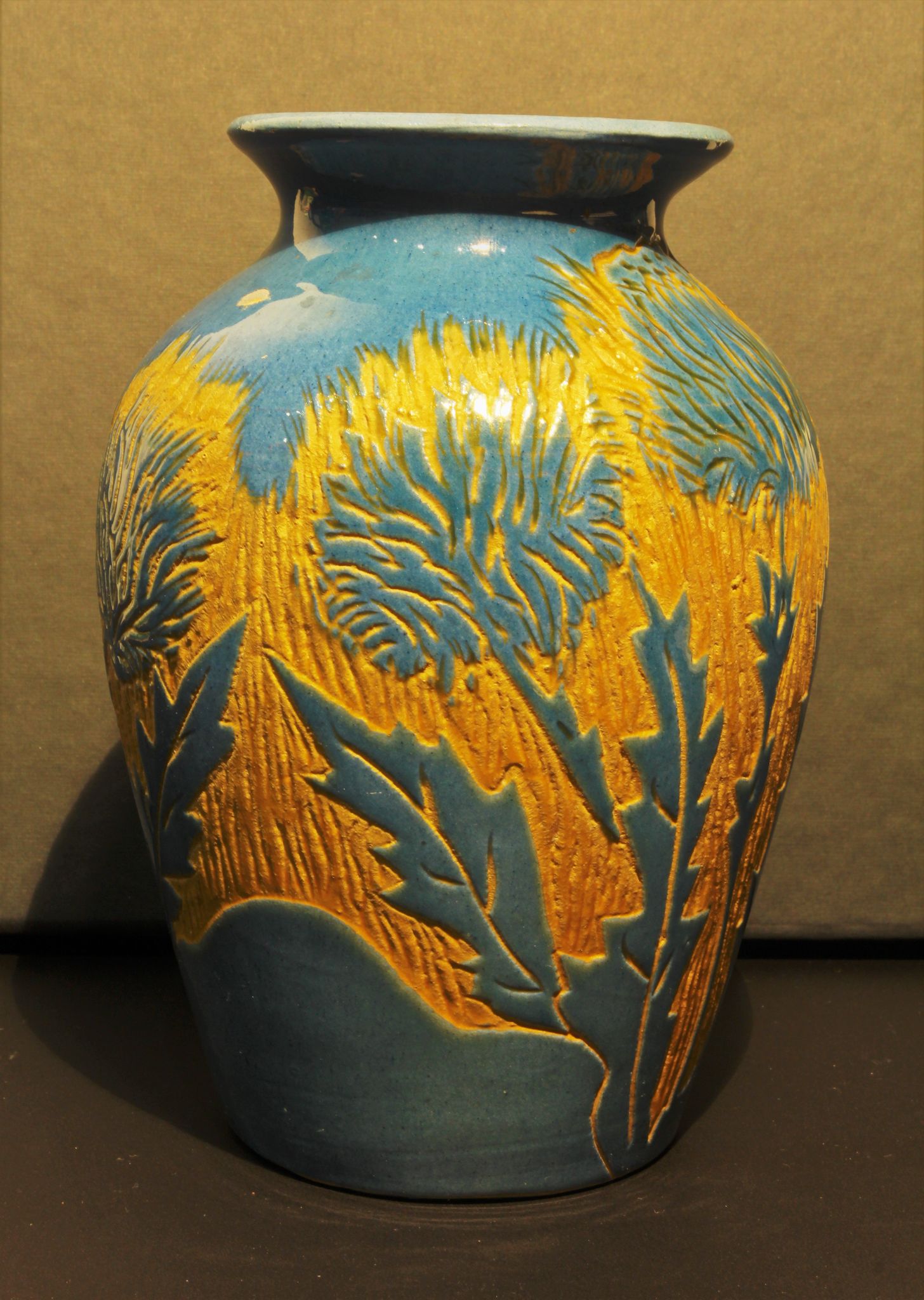 Vase balustre à décor de chardons jaune et bleu