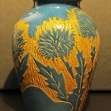 Vase balustre à décor de chardons jaune et bleu