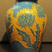 Vase balustre à décor de chardons jaune et bleu