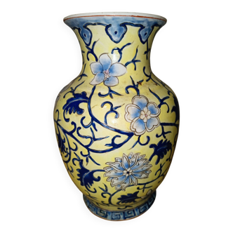 Chinese porcelain vase