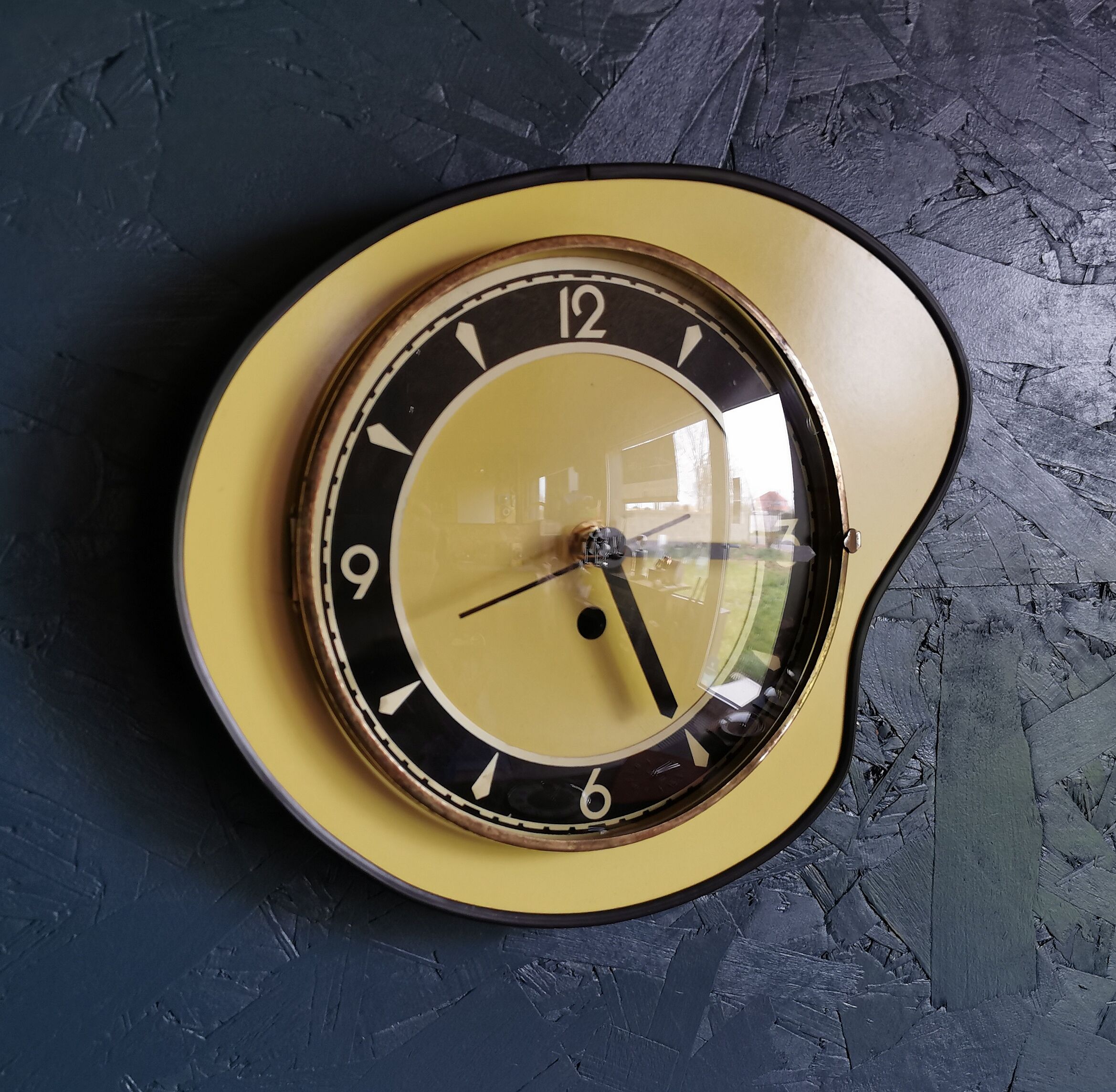 Vintage formica clock silent wall clock asymmetrical 60s "Yellow black"