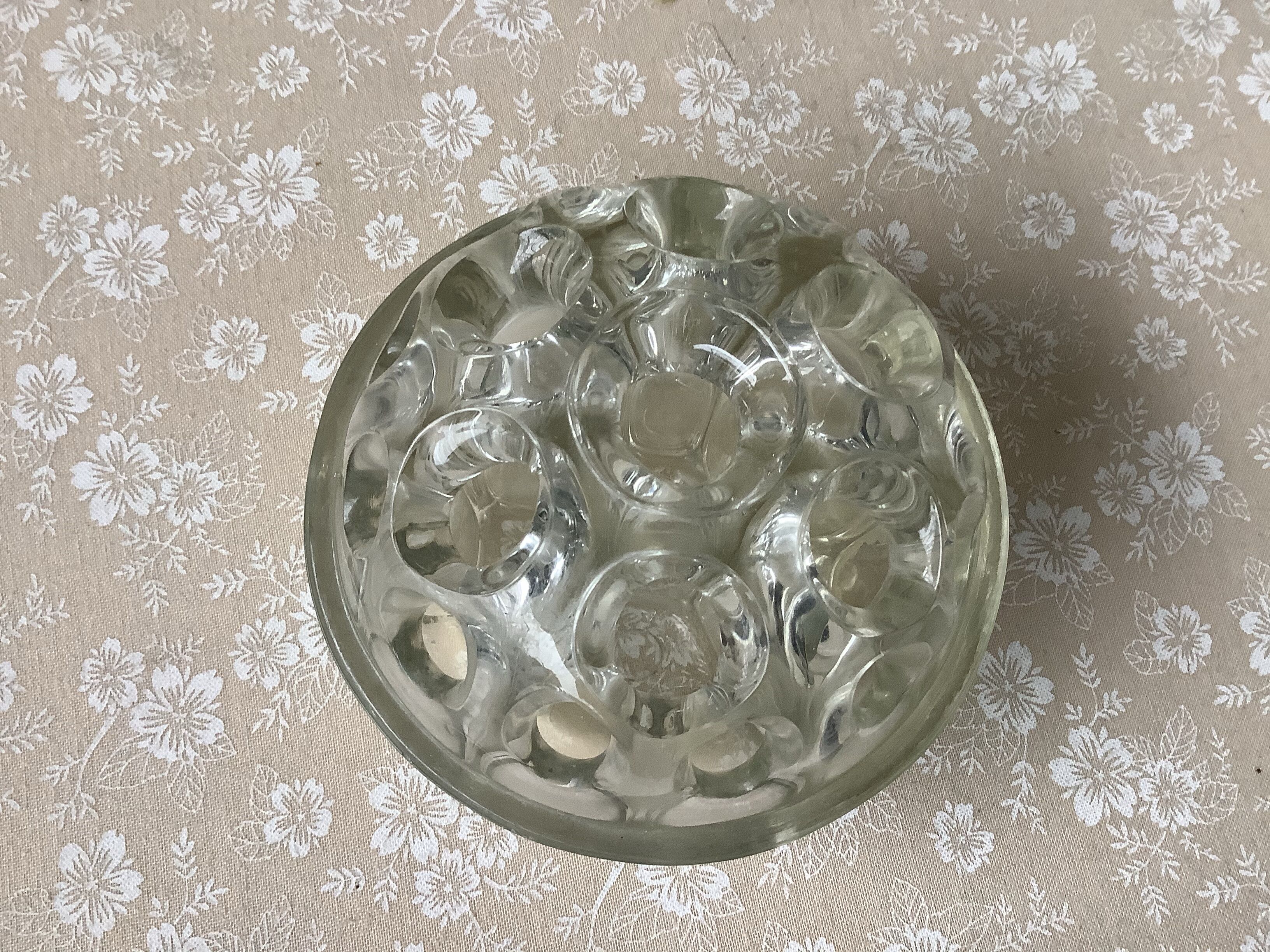Pique Glass Flowers 19 holes, Frog Vase