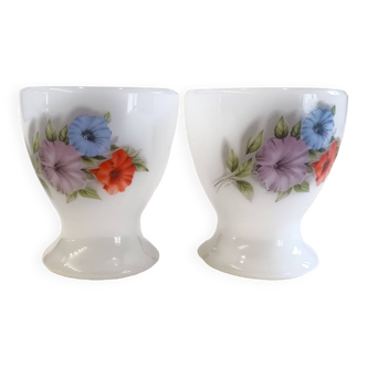 2 Arcopal egg cups with flower pattern. Very good state.