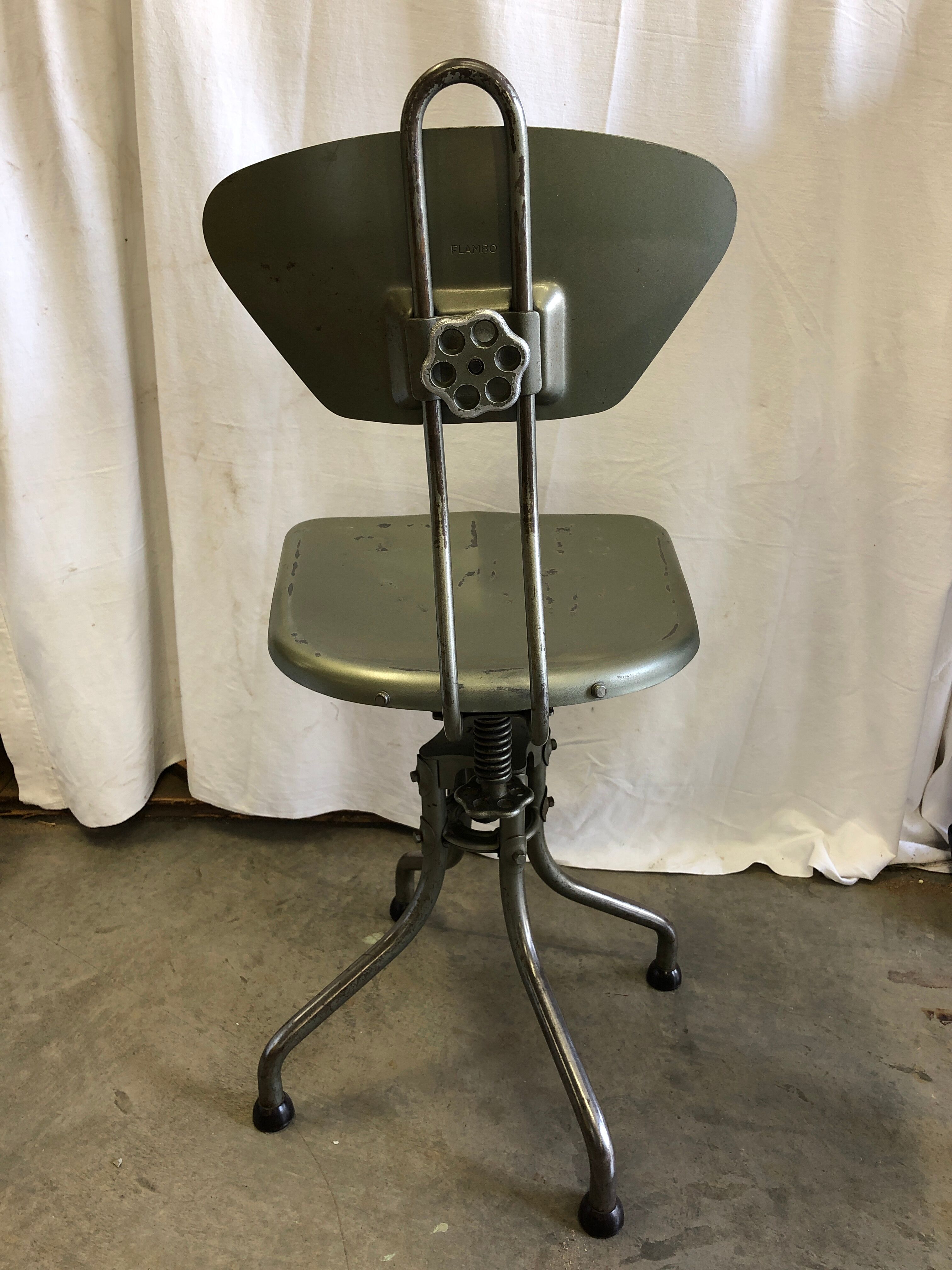 Chaise à système d’atelier