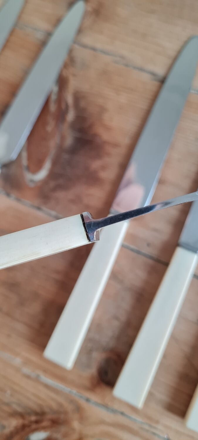 Set de 12 couteaux en bakélite et inox
