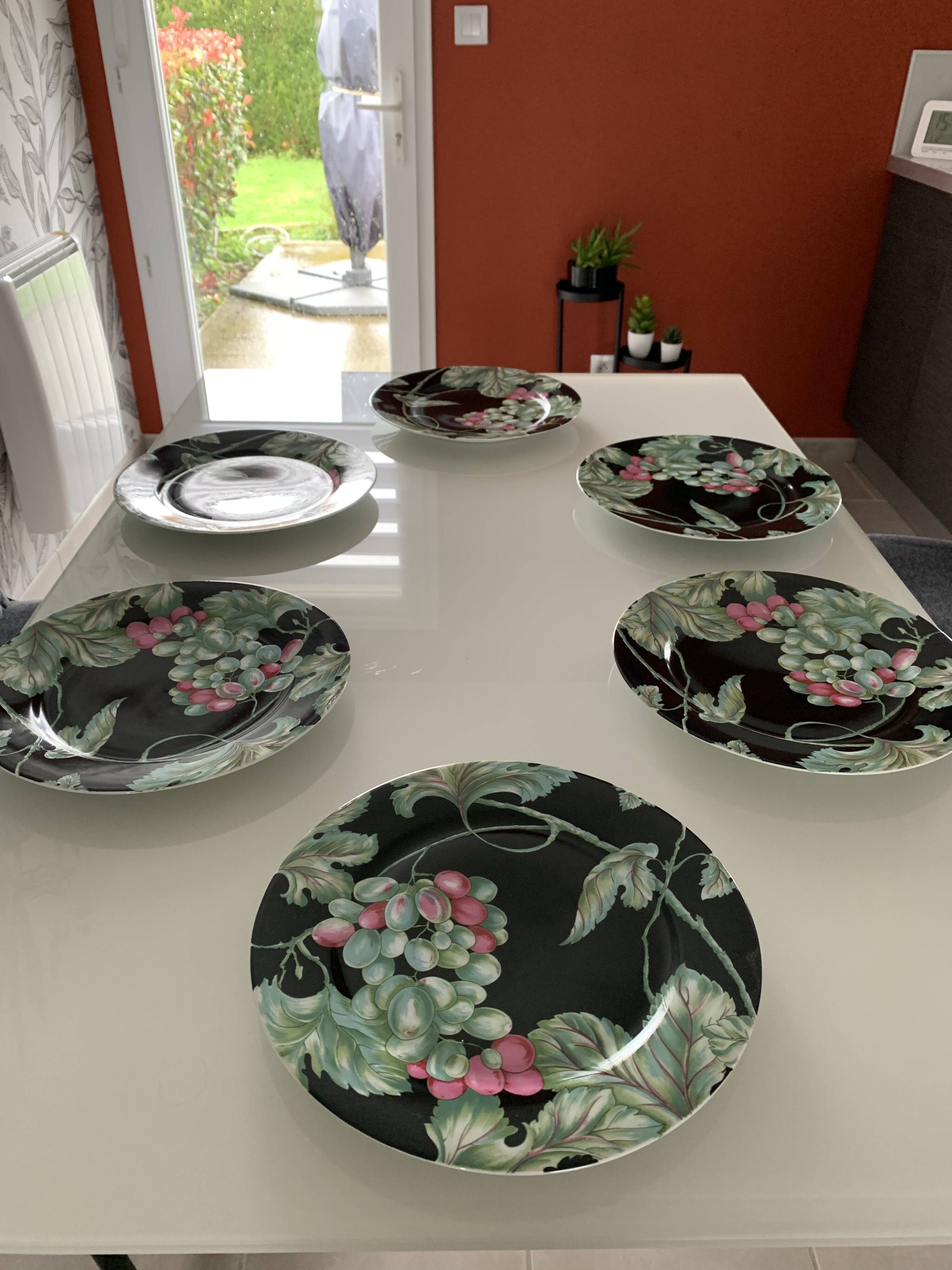 Assiettes « vendange Pierre Frey »