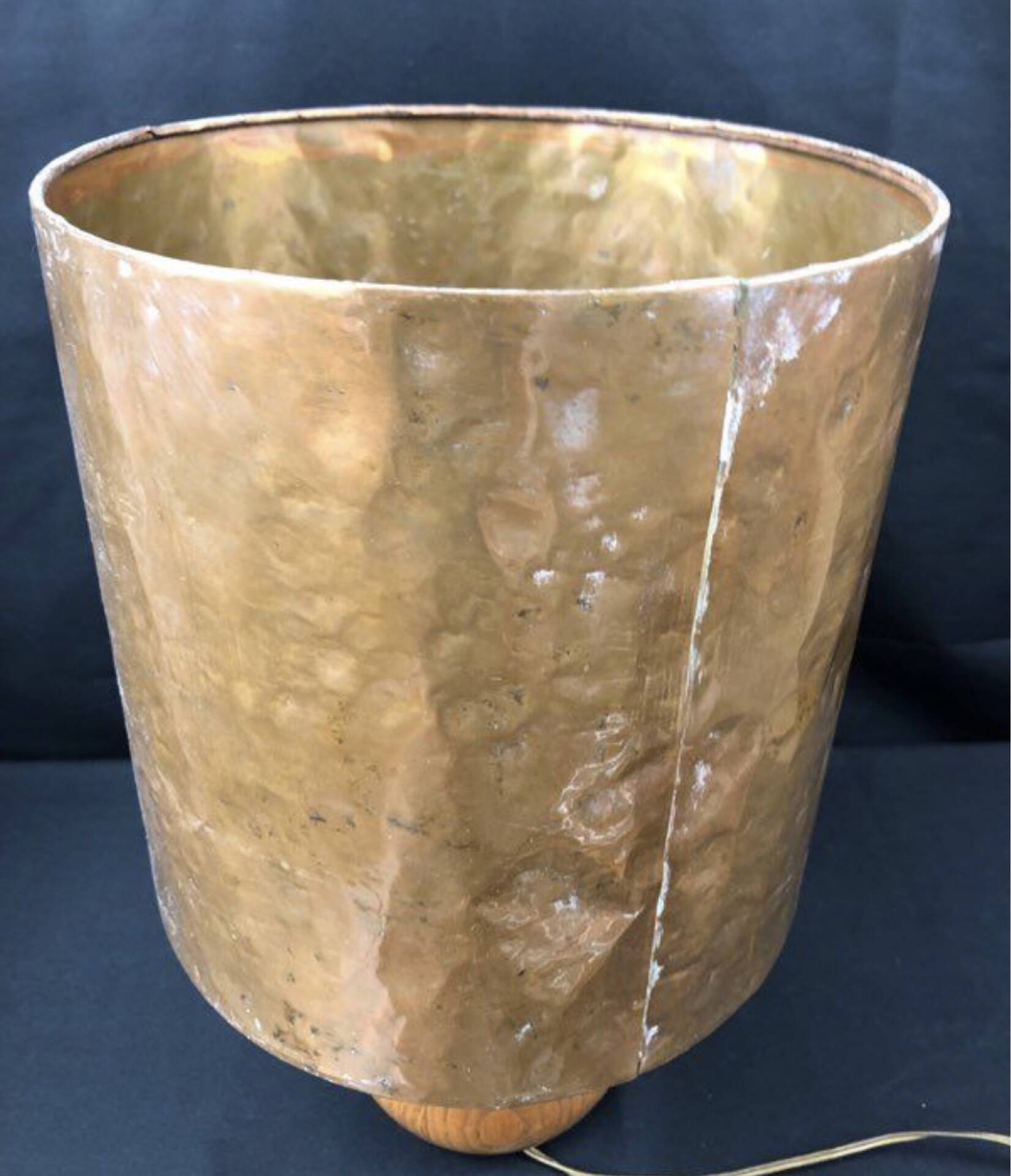 Vintage modernist lamp in wood and hammered copper.