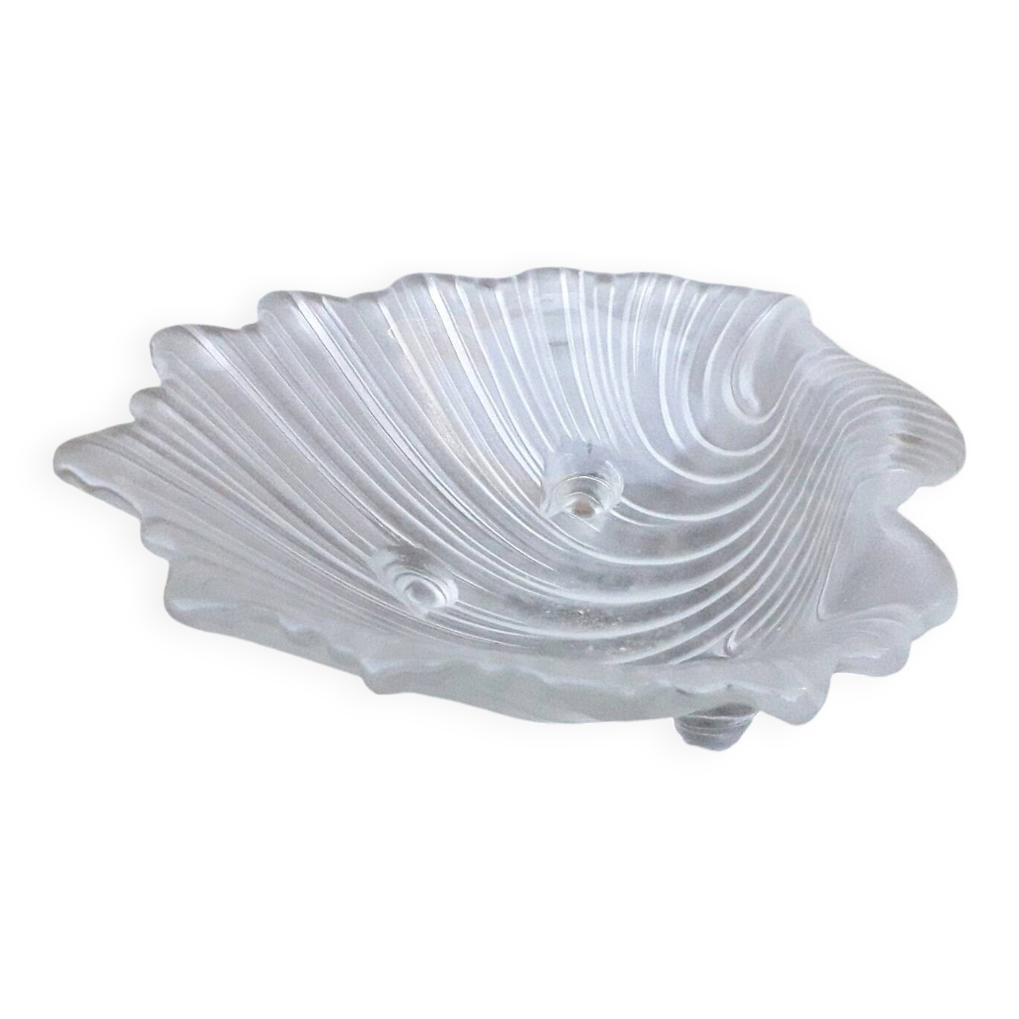 Shell-shaped catchall