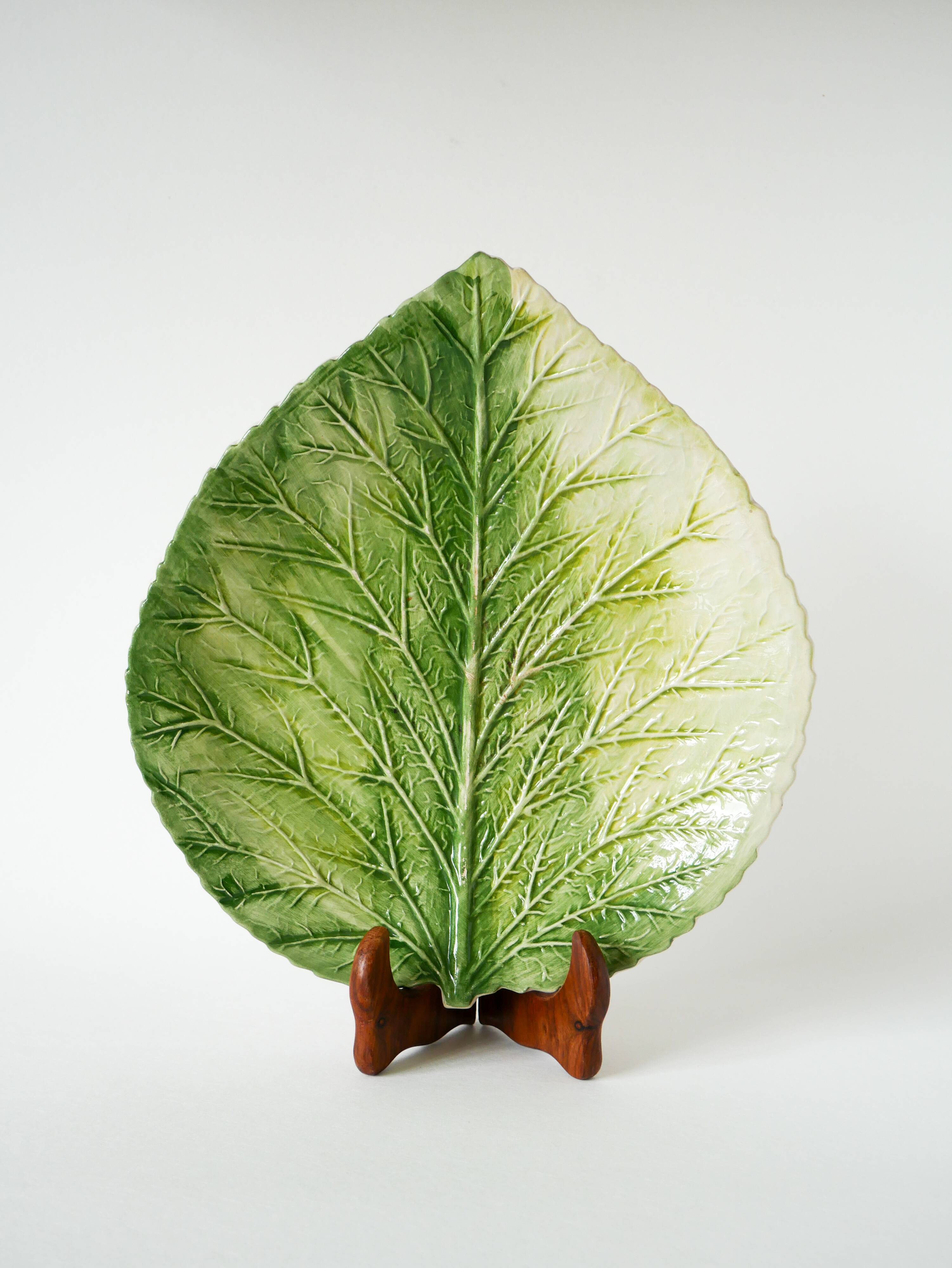 Large slip dish / cup, Leaf model, Signed, 1970