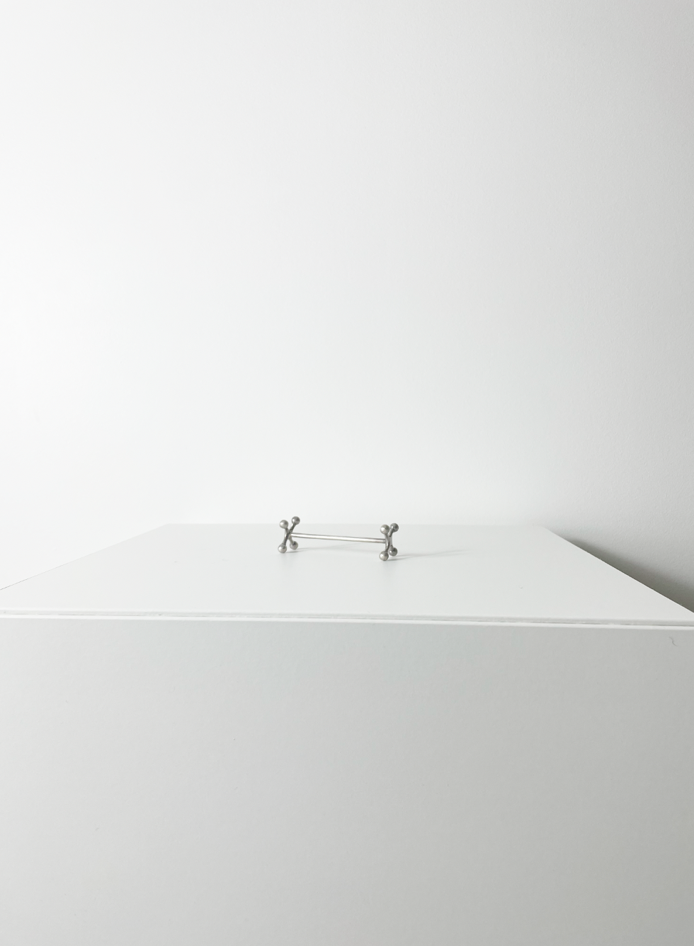 Art deco knife holder in silver metal