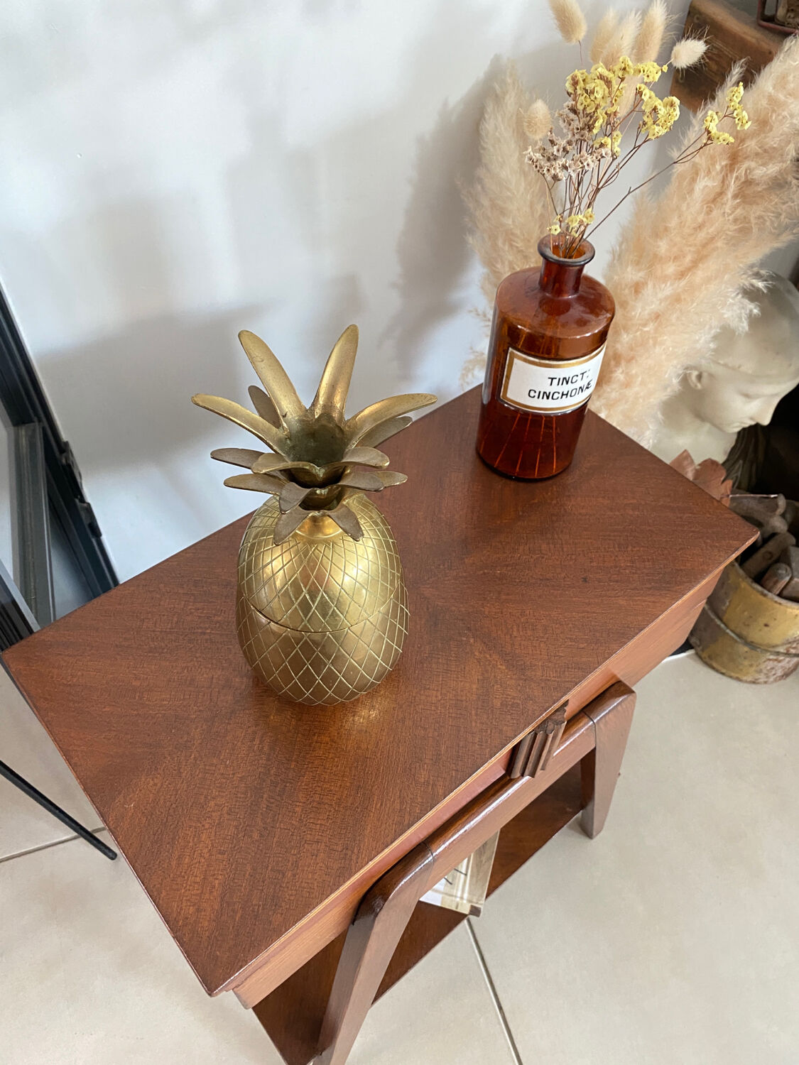 Vintage compass feet worker