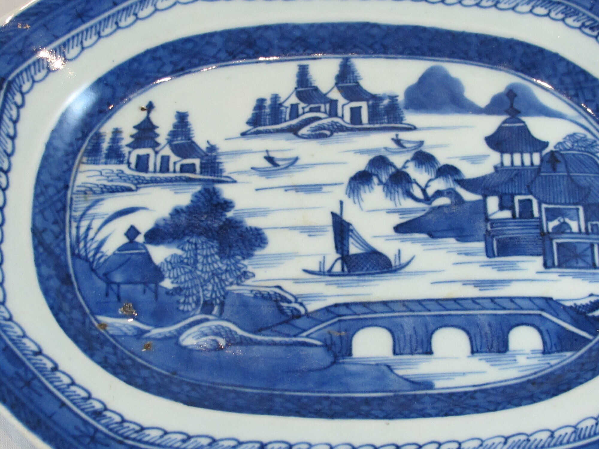 Large white-white Chinese dish from China 18th century