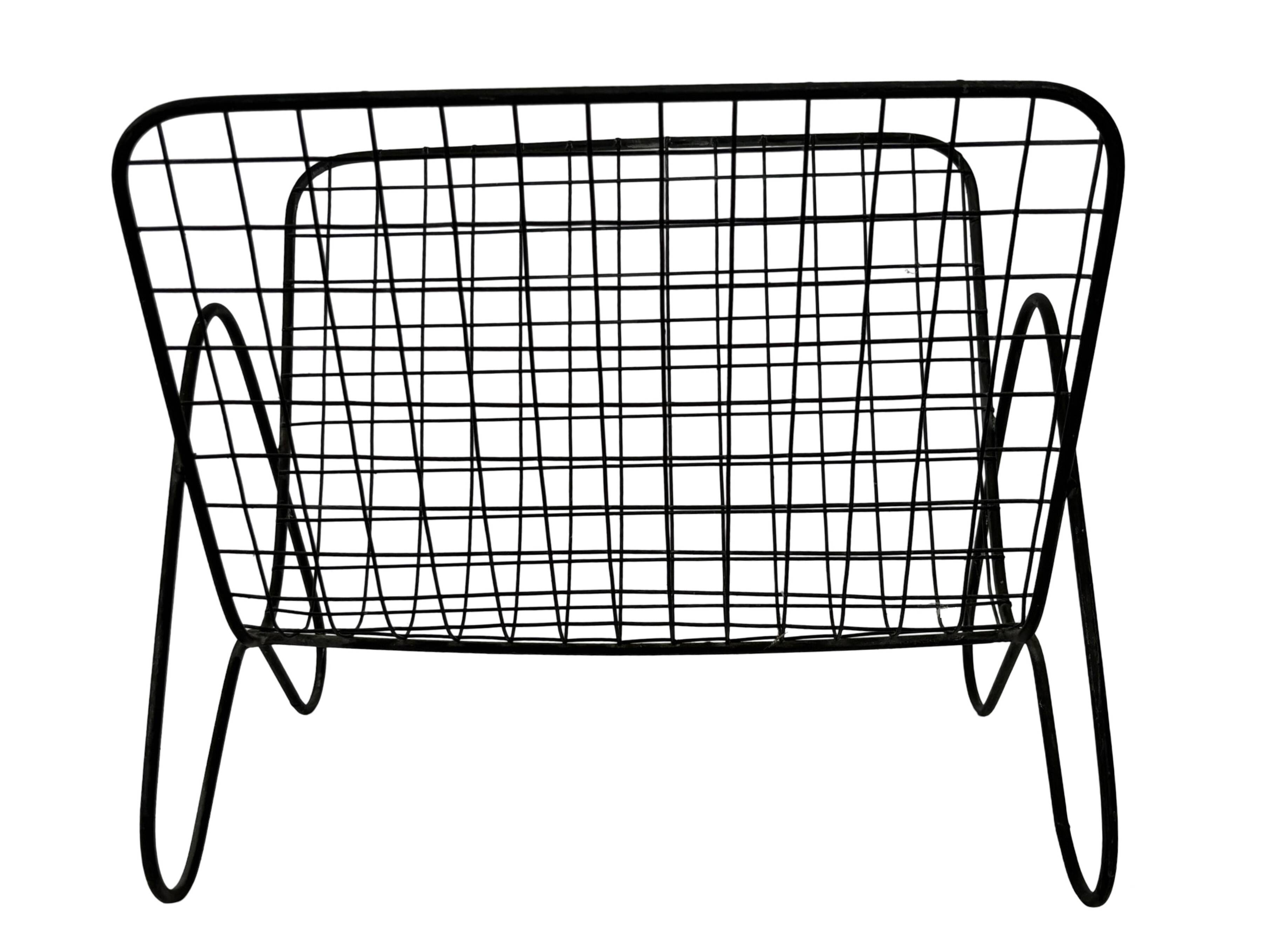Porte-revues vintage, panier à livres, fil d'acier, métal, design des années 1970
