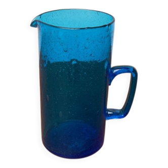 Broc en verre bleu fait main du milieu du siècle, années 1960