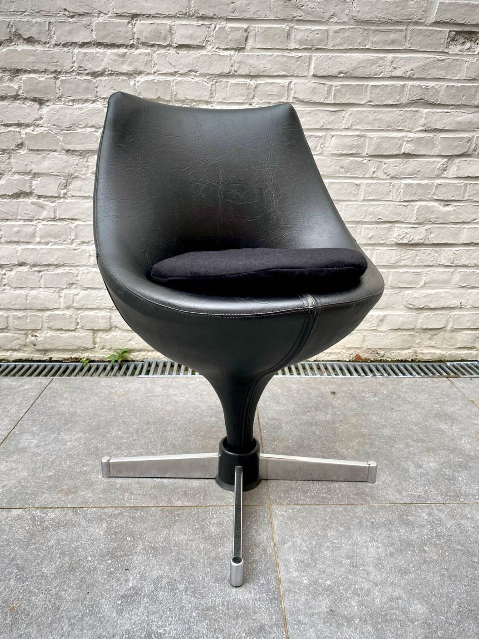 Polaris armchair by Pierre Guariche for Meurop 1960