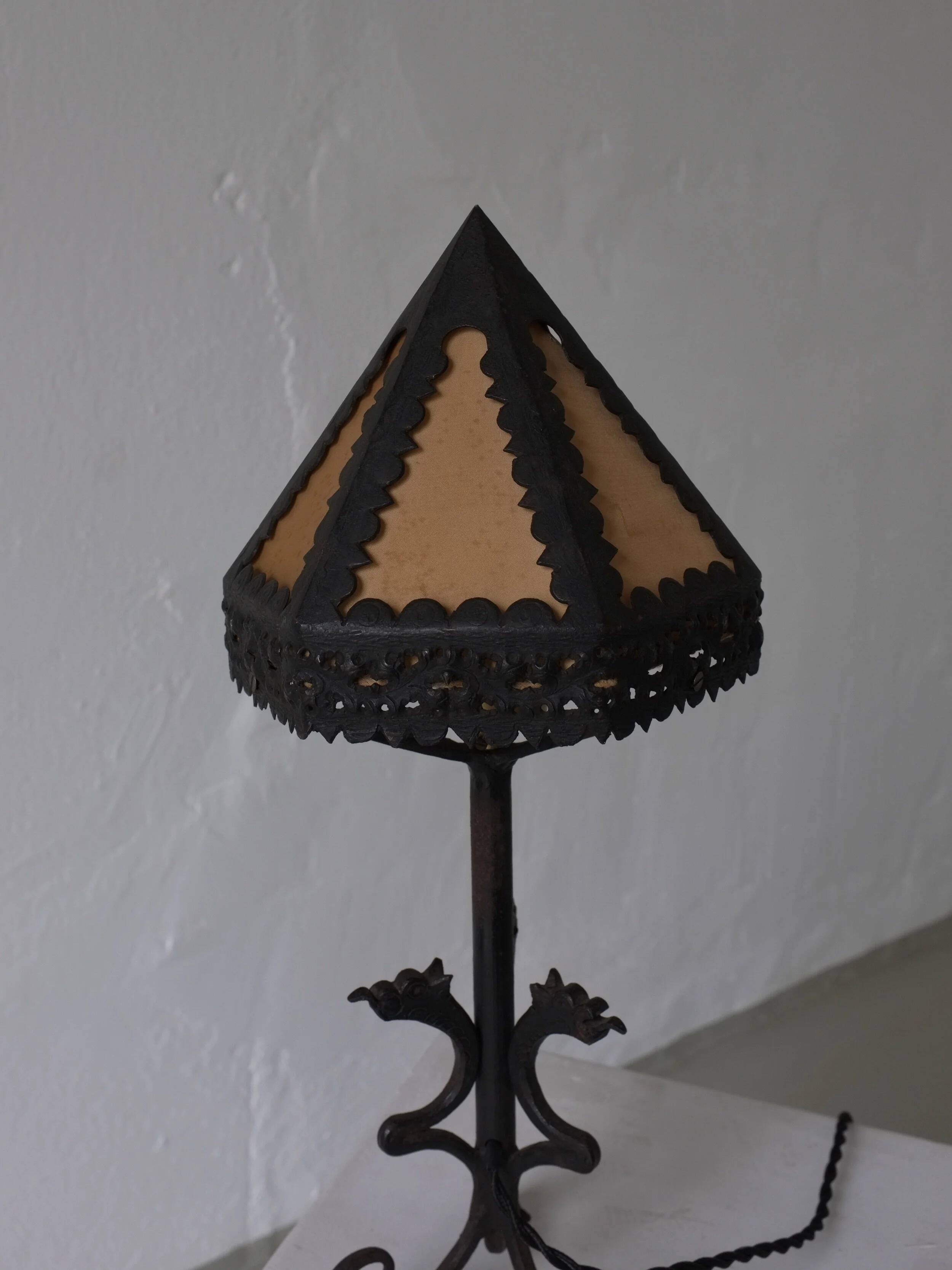 Lampe de table dragon en fer forgé, style Arts & Crafts | Italie | Années 1910