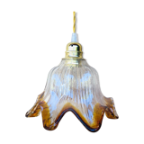 Suspension forms tulip in Murano glass has coppery edge.